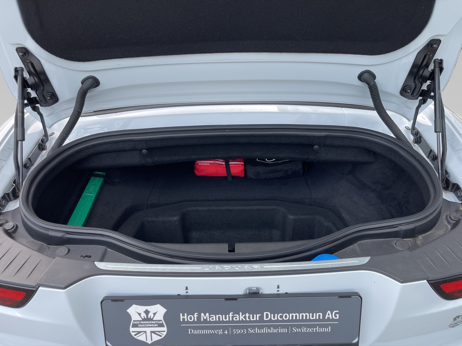 JAGUAR F-Type Convertible 2.0 I4 R-Dynamik Automatik-image-5