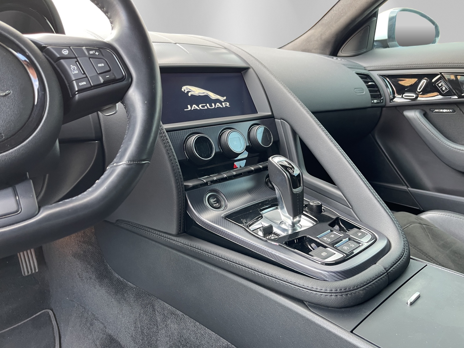 JAGUAR F-Type Convertible 2.0 I4 R-Dynamik Automatik-image-9