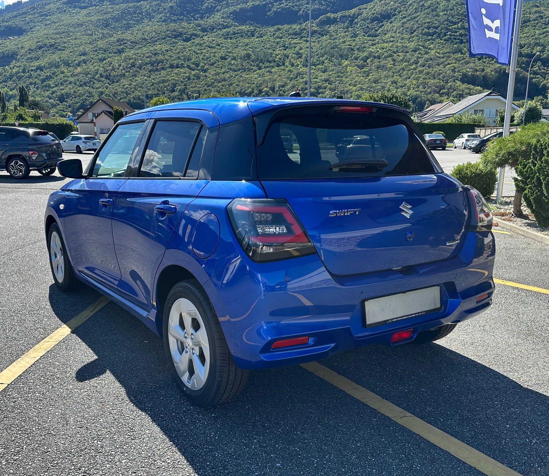 SUZUKI Swift 1.2 Compact+ Hybrid CVT-image-1