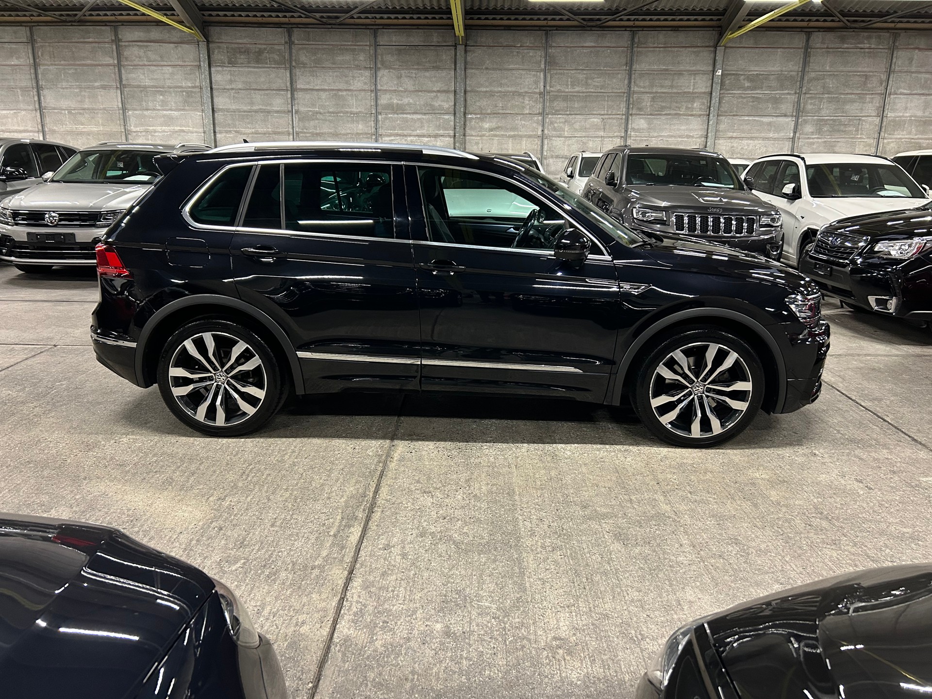VW Tiguan 2.0TSI R-LINE 4Motion DSG-image-2