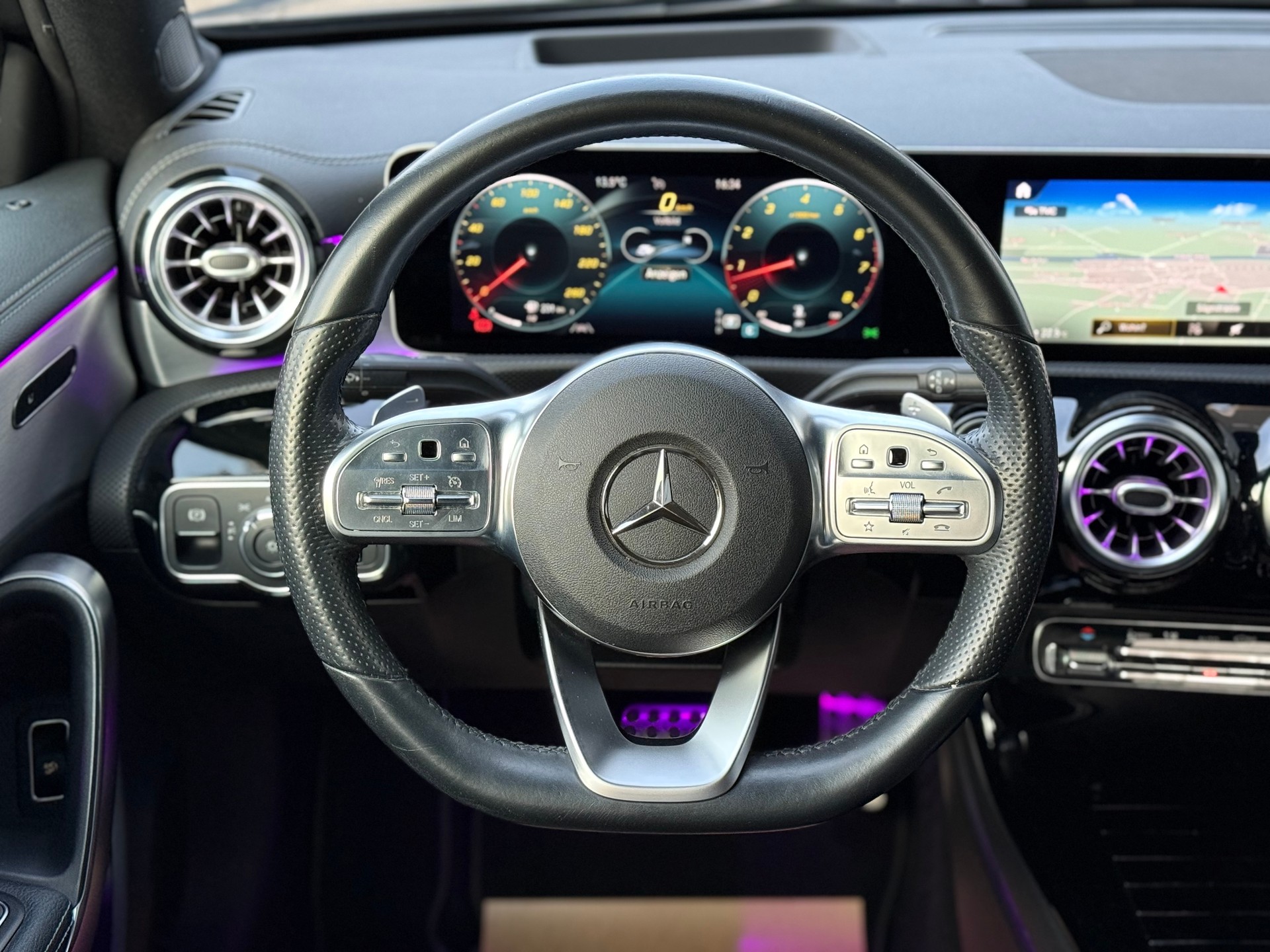 MERCEDES-BENZ A 220 AMG Line 7G-DCT 4Matic-image-14