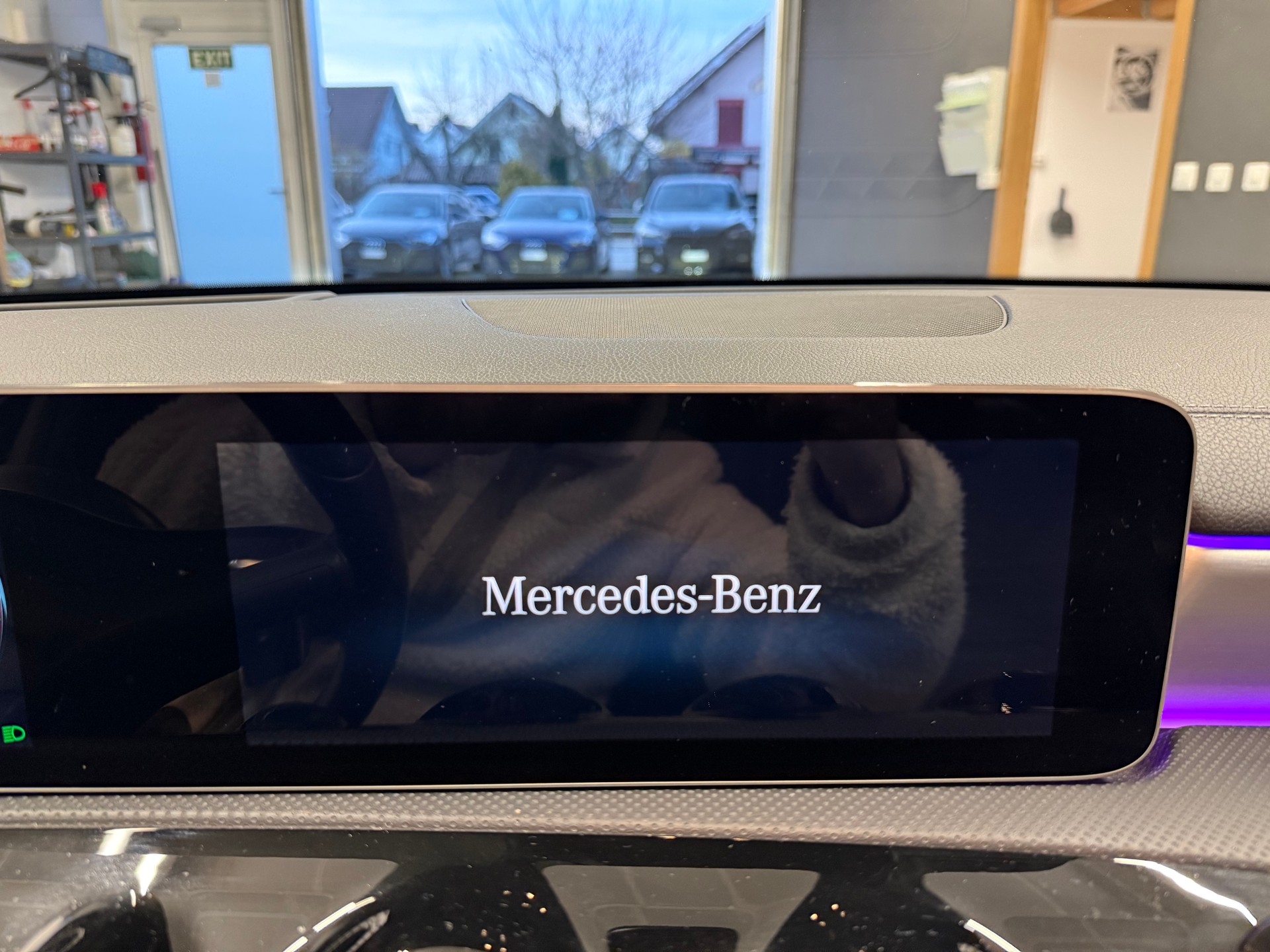 MERCEDES-BENZ A 220 AMG Line 7G-DCT 4Matic-image-17
