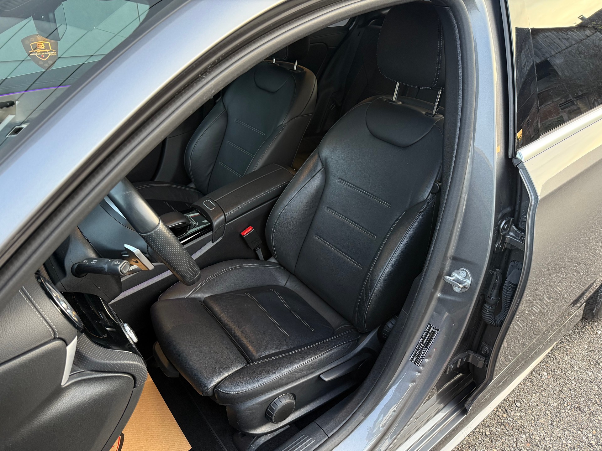 MERCEDES-BENZ A 220 AMG Line 7G-DCT 4Matic-image-10