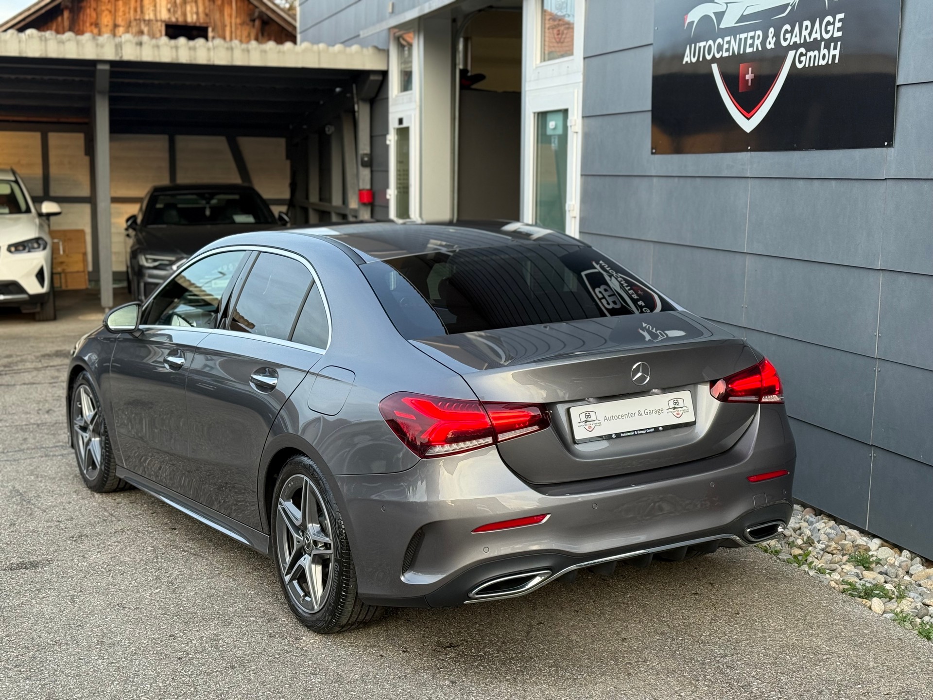 MERCEDES-BENZ A 220 AMG Line 7G-DCT 4Matic-image-5
