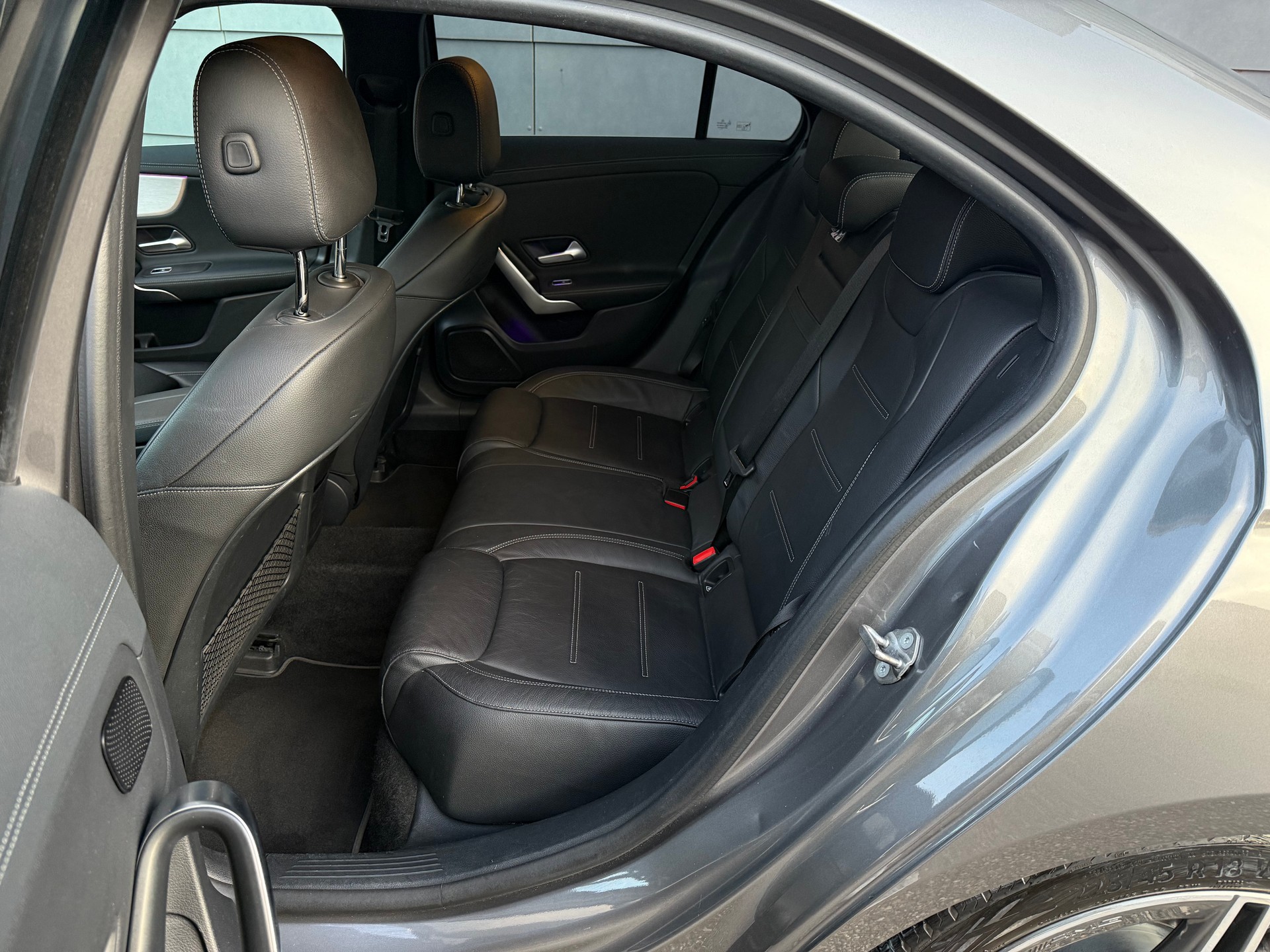 MERCEDES-BENZ A 220 AMG Line 7G-DCT 4Matic-image-12
