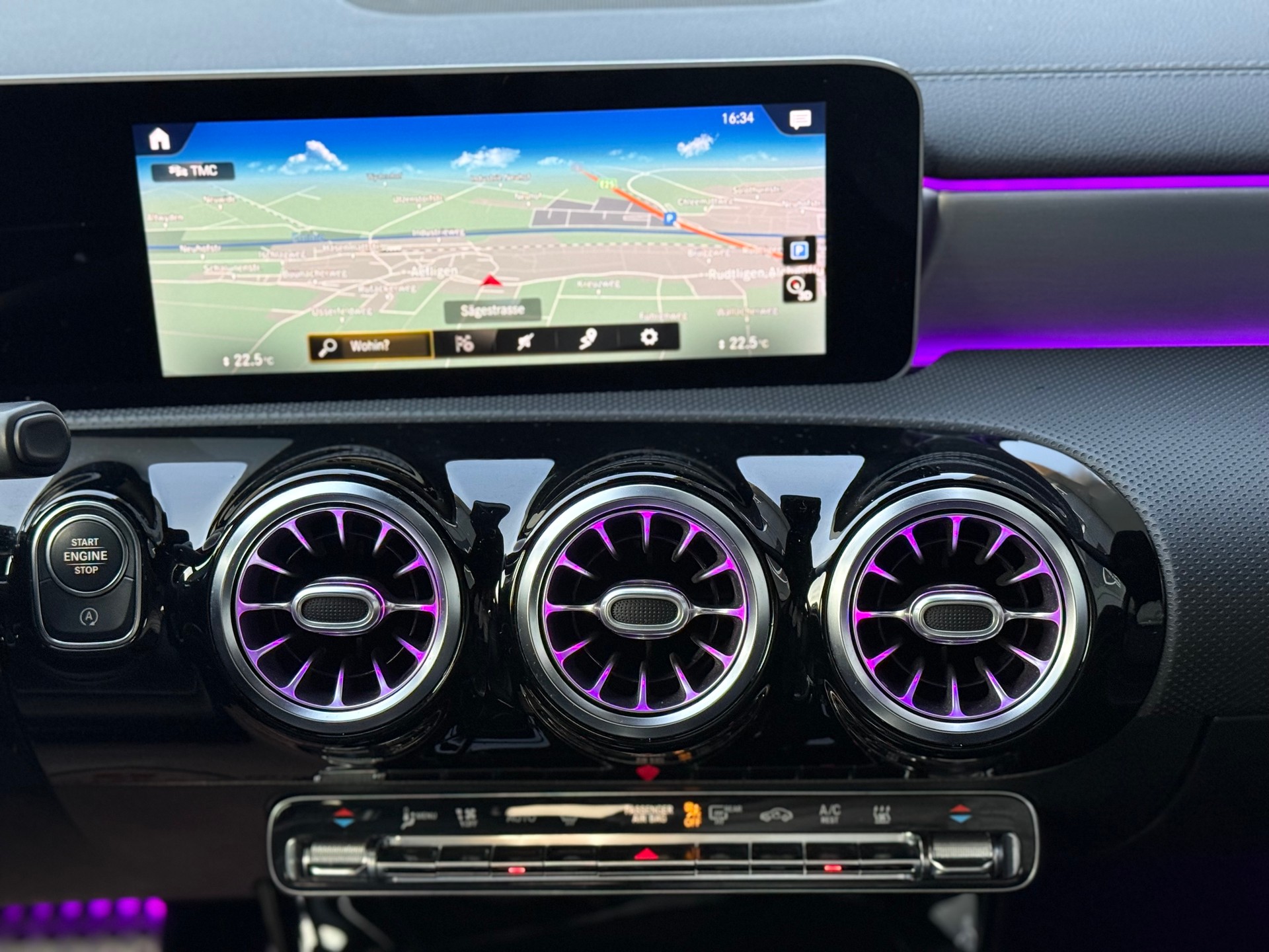 MERCEDES-BENZ A 220 AMG Line 7G-DCT 4Matic-image-15