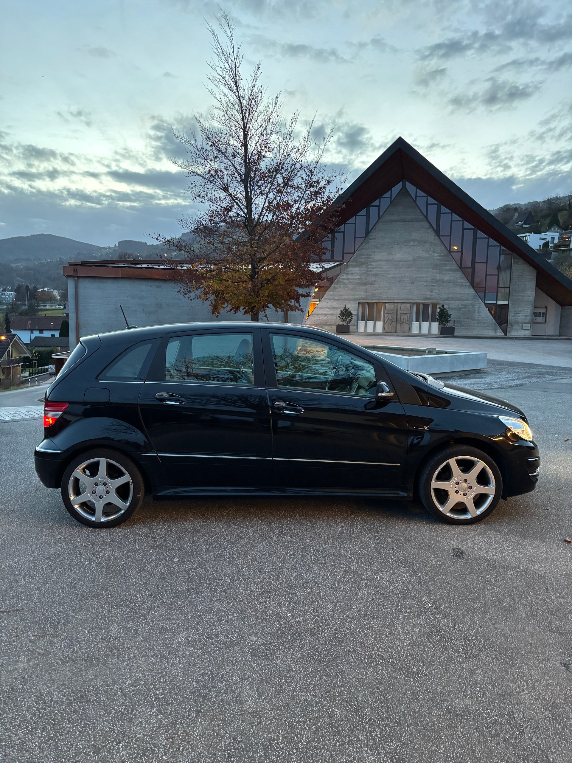 MERCEDES-BENZ B 200-image-12