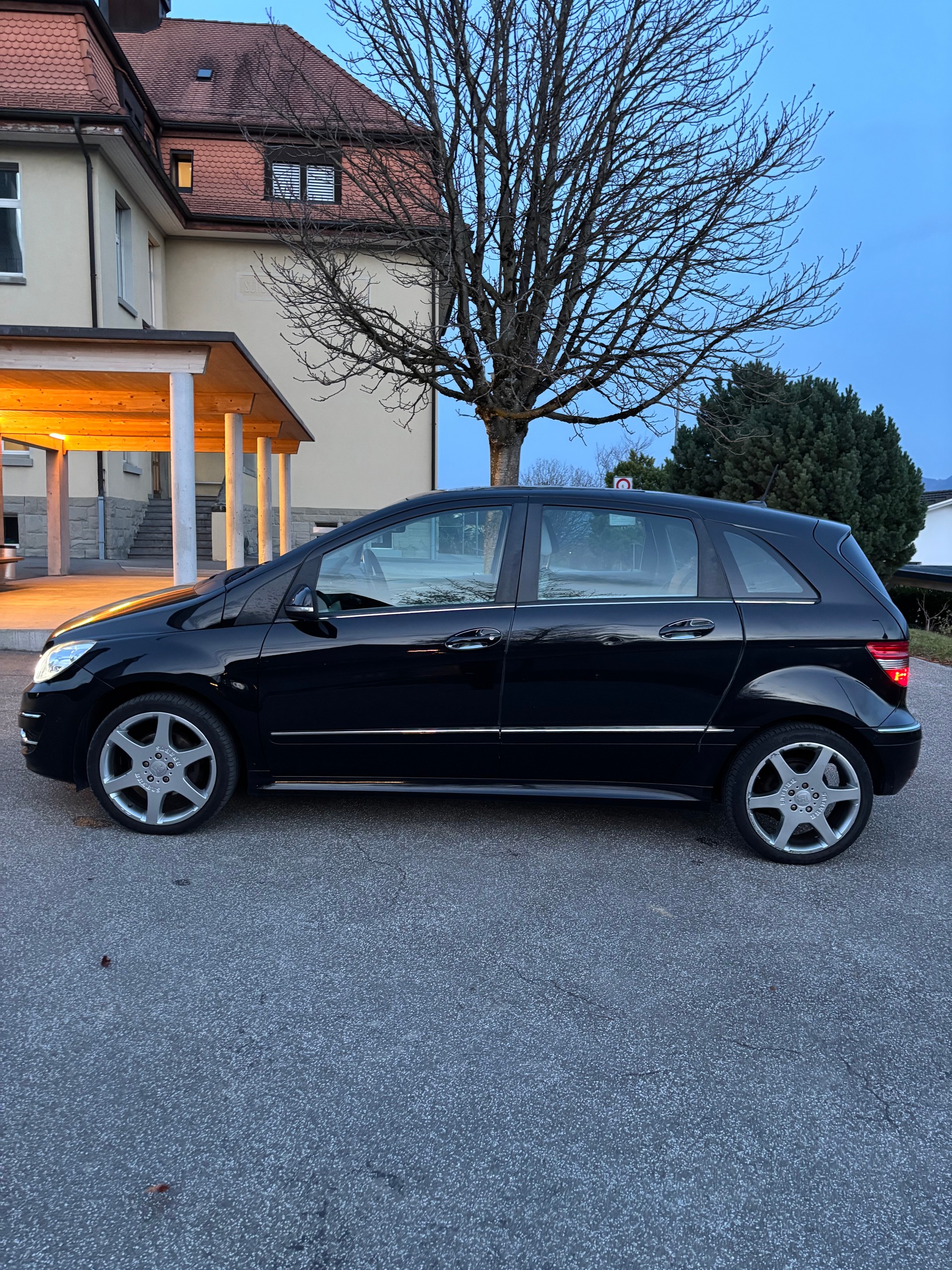 MERCEDES-BENZ B 200-image-4