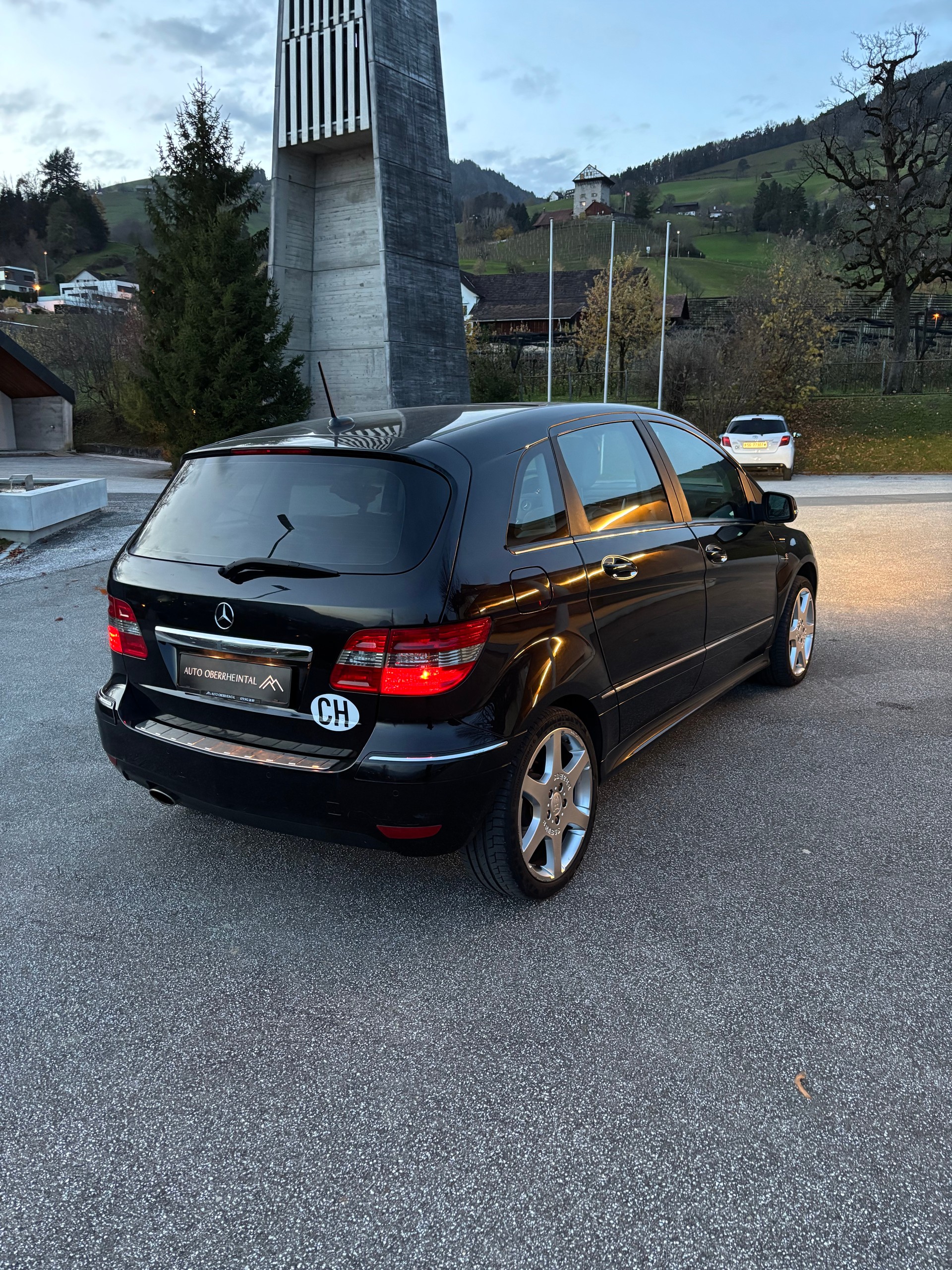 MERCEDES-BENZ B 200-image-10
