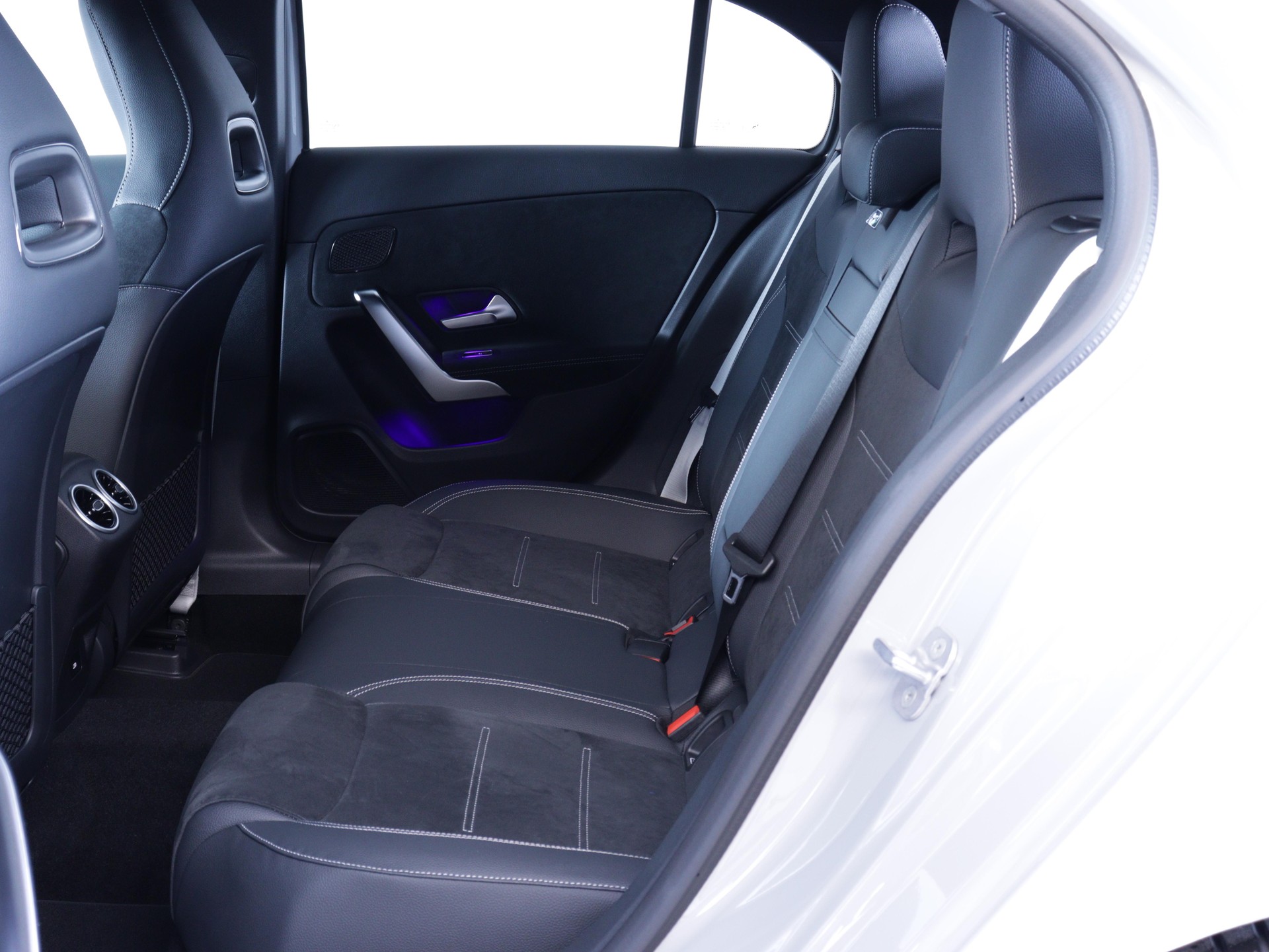 MERCEDES-BENZ A 180 Night Star AMG Line-image-9