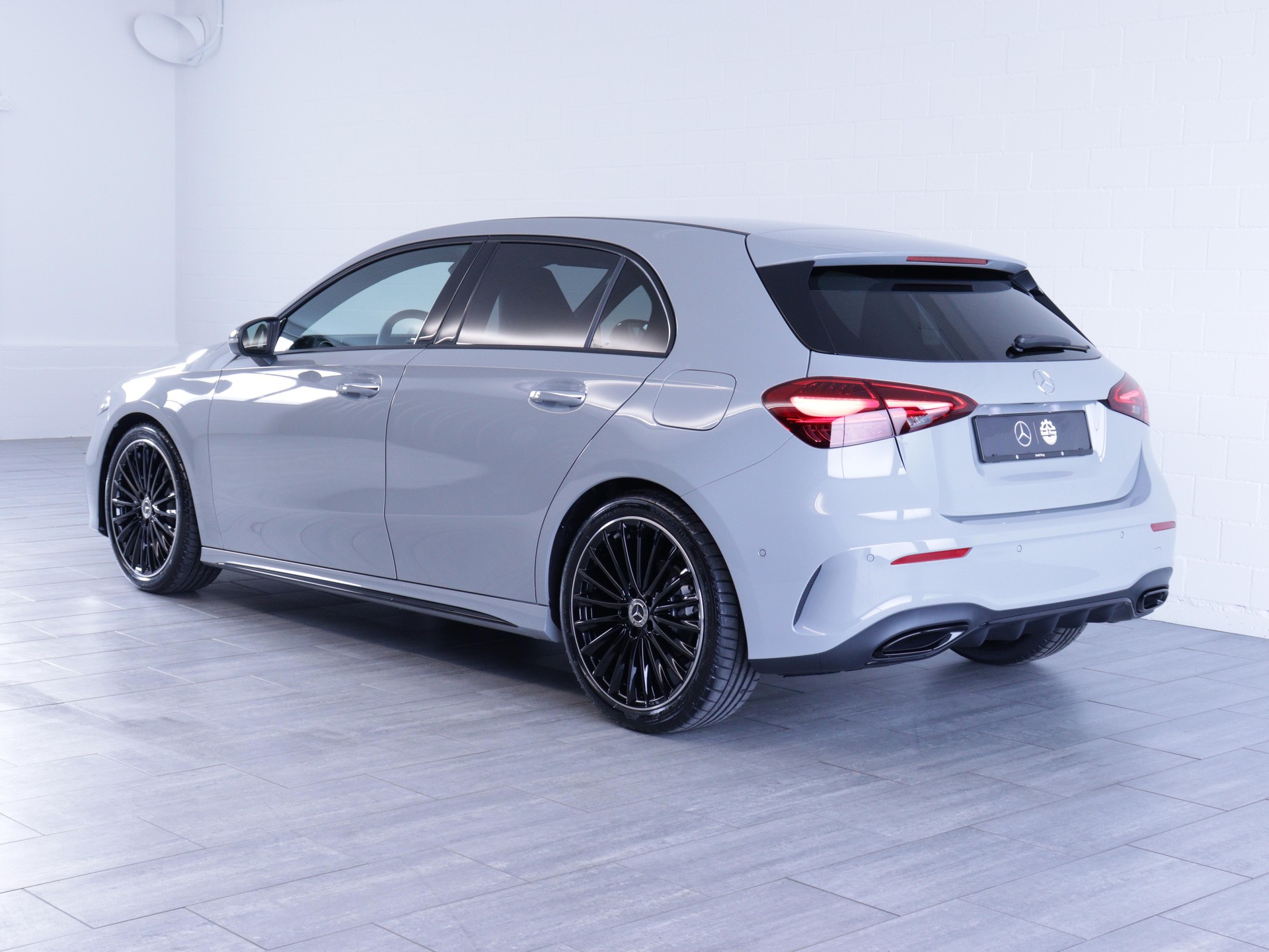 MERCEDES-BENZ A 180 Night Star AMG Line-image-3