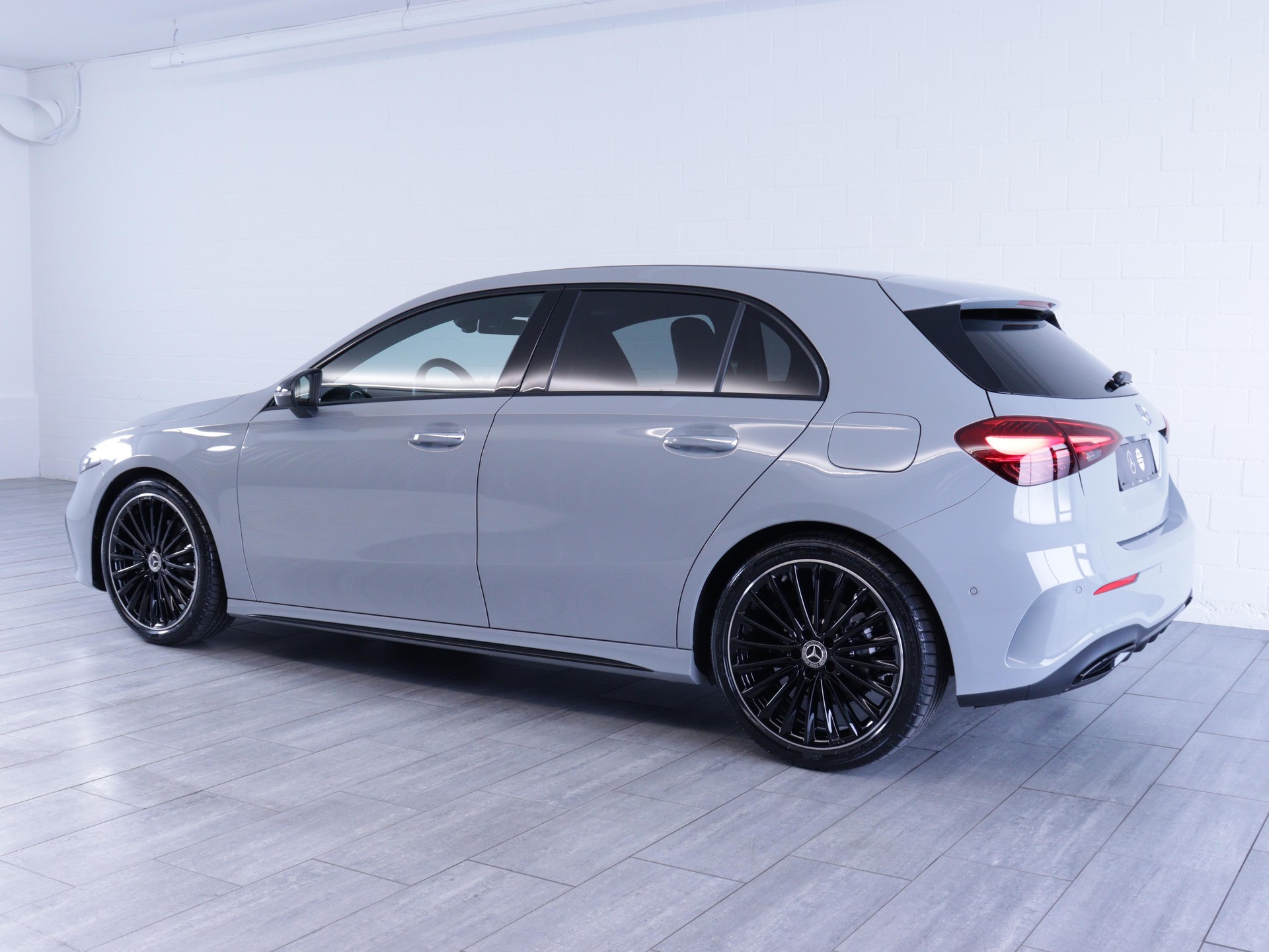 MERCEDES-BENZ A 180 Night Star AMG Line-image-2