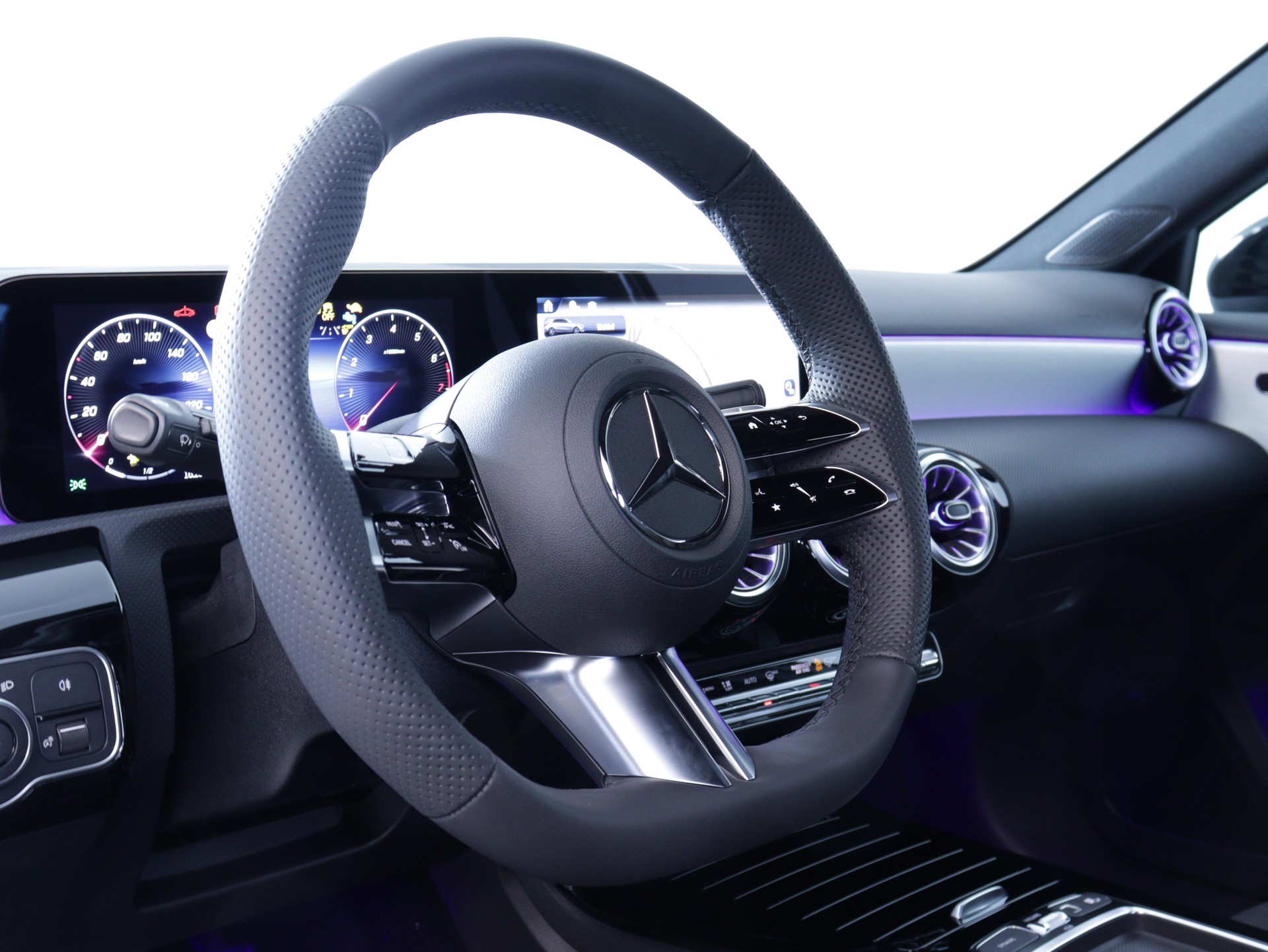 MERCEDES-BENZ A 180 Night Star AMG Line-image-6