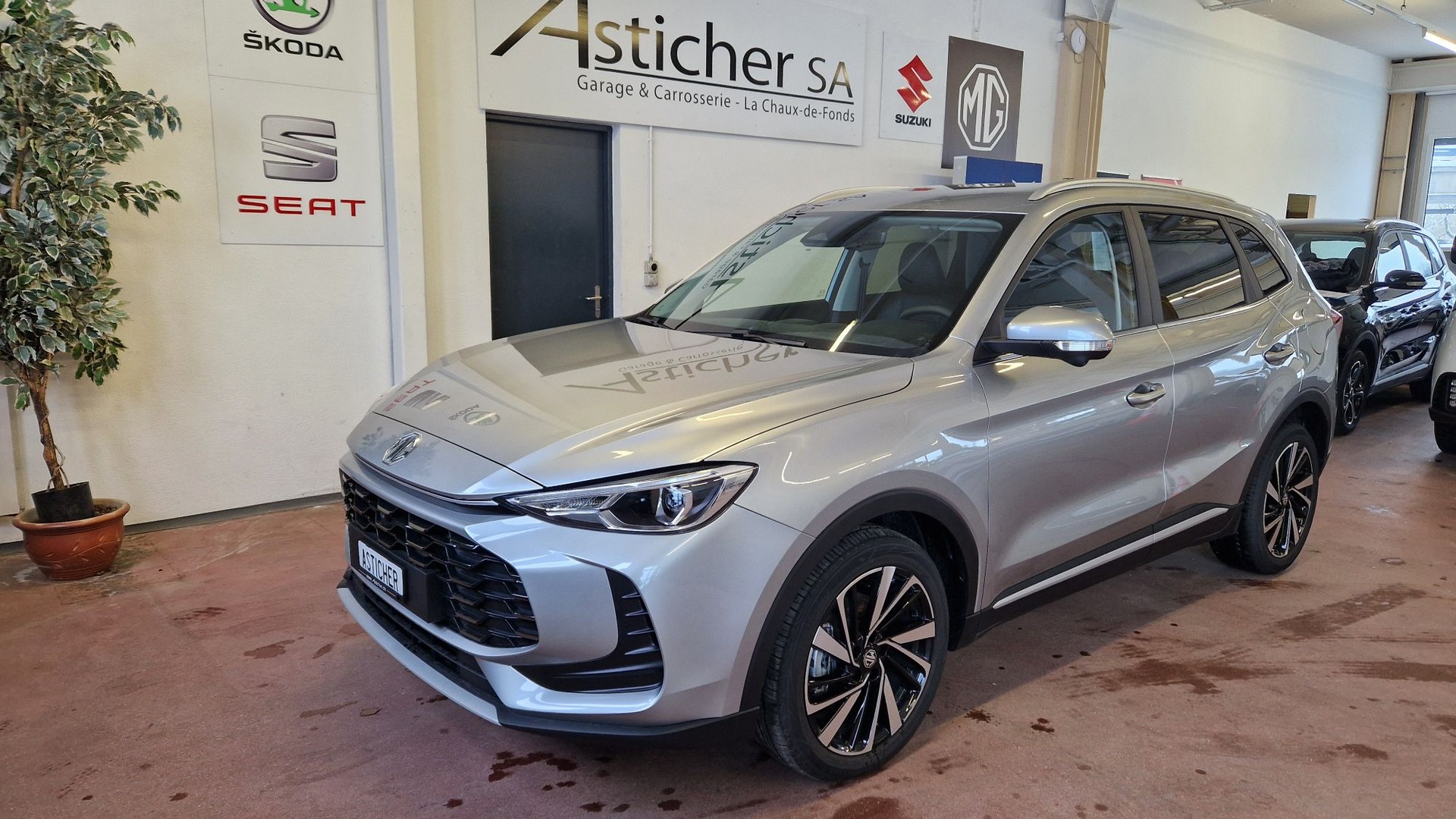 MG ZS 1.5 HEV Luxury-image-0