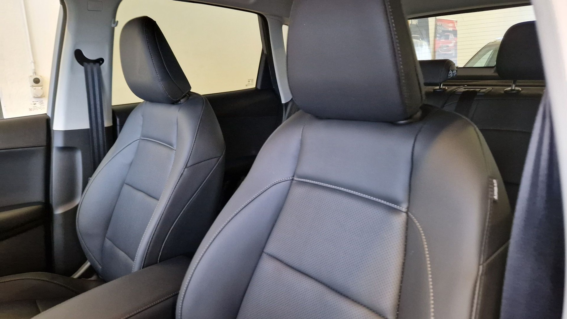 MG ZS 1.5 HEV Luxury-image-3