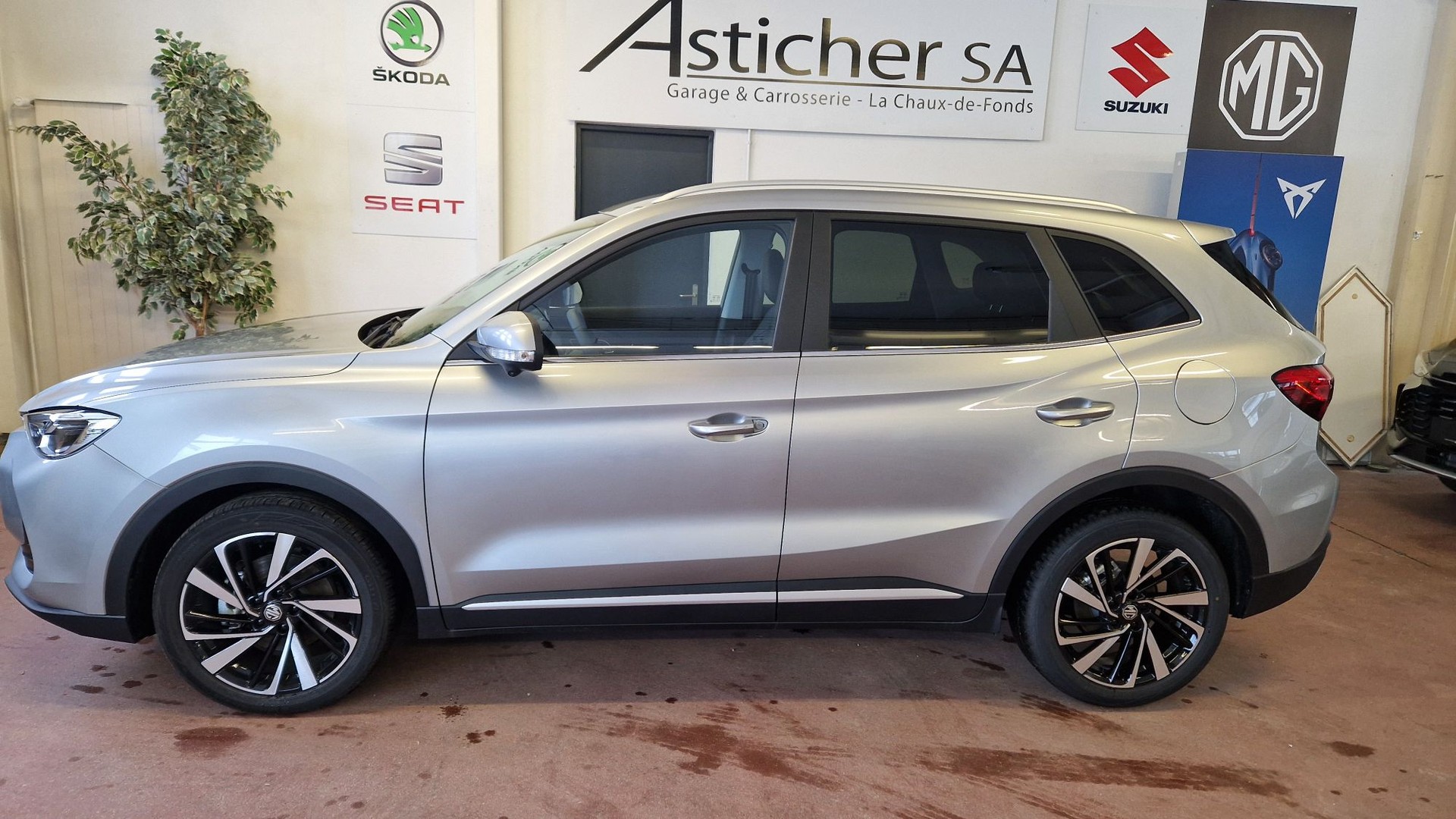 MG ZS 1.5 HEV Luxury-image-1