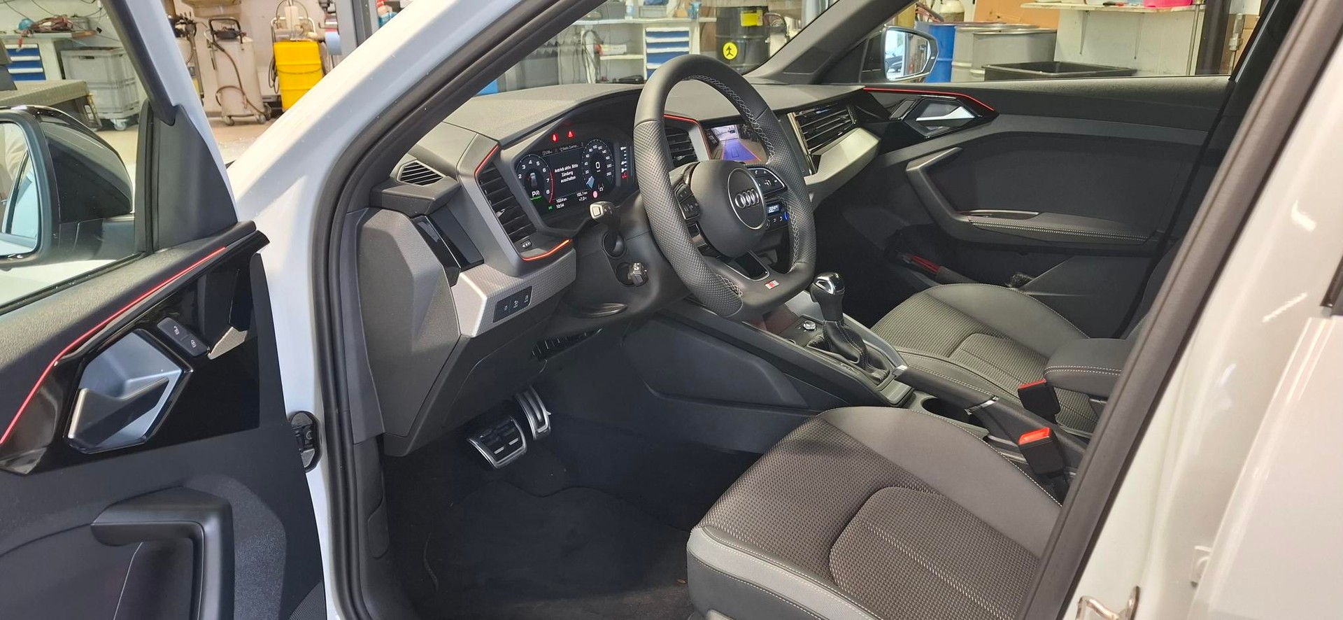AUDI A1 Sportback 30 TFSI Attraction S-tronic-image-8