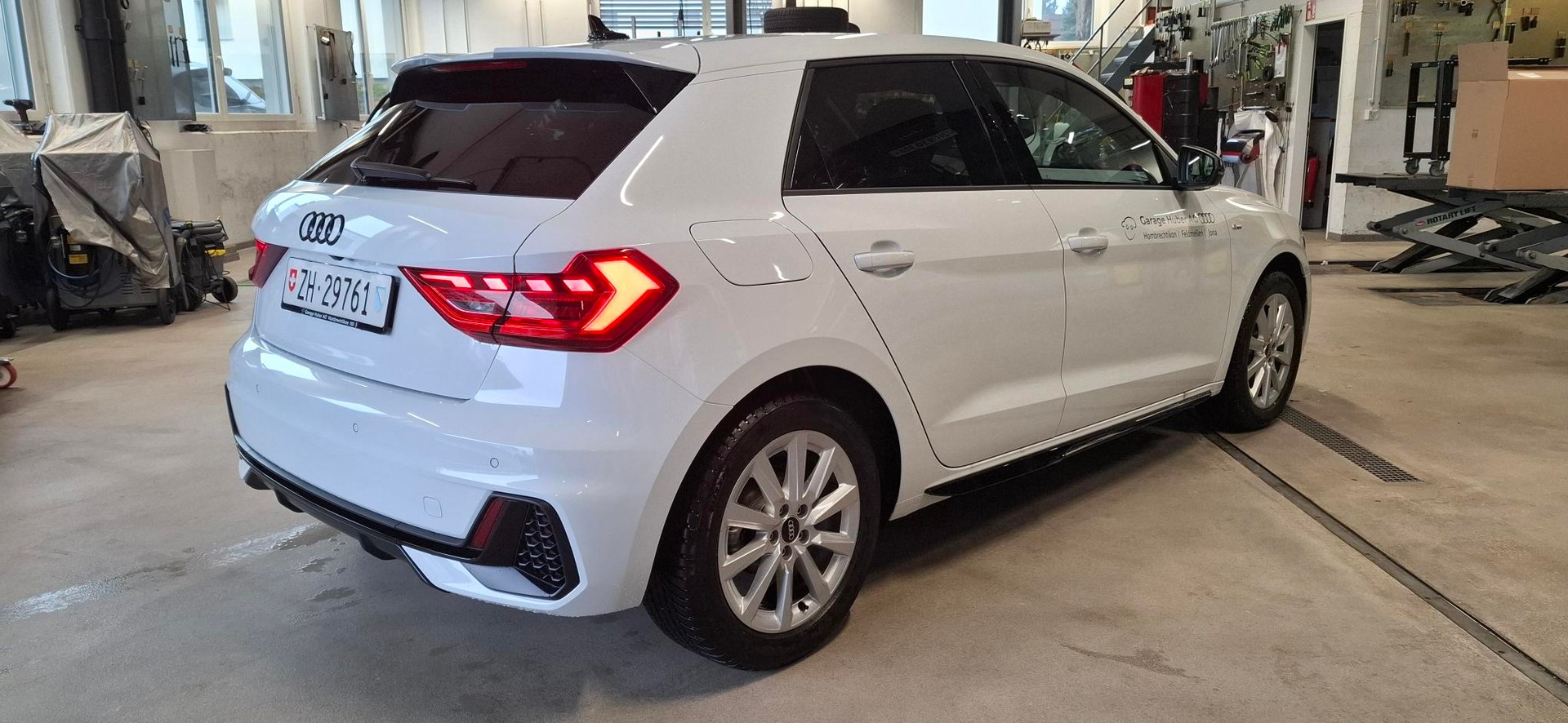 AUDI A1 Sportback 30 TFSI Attraction S-tronic-image-4
