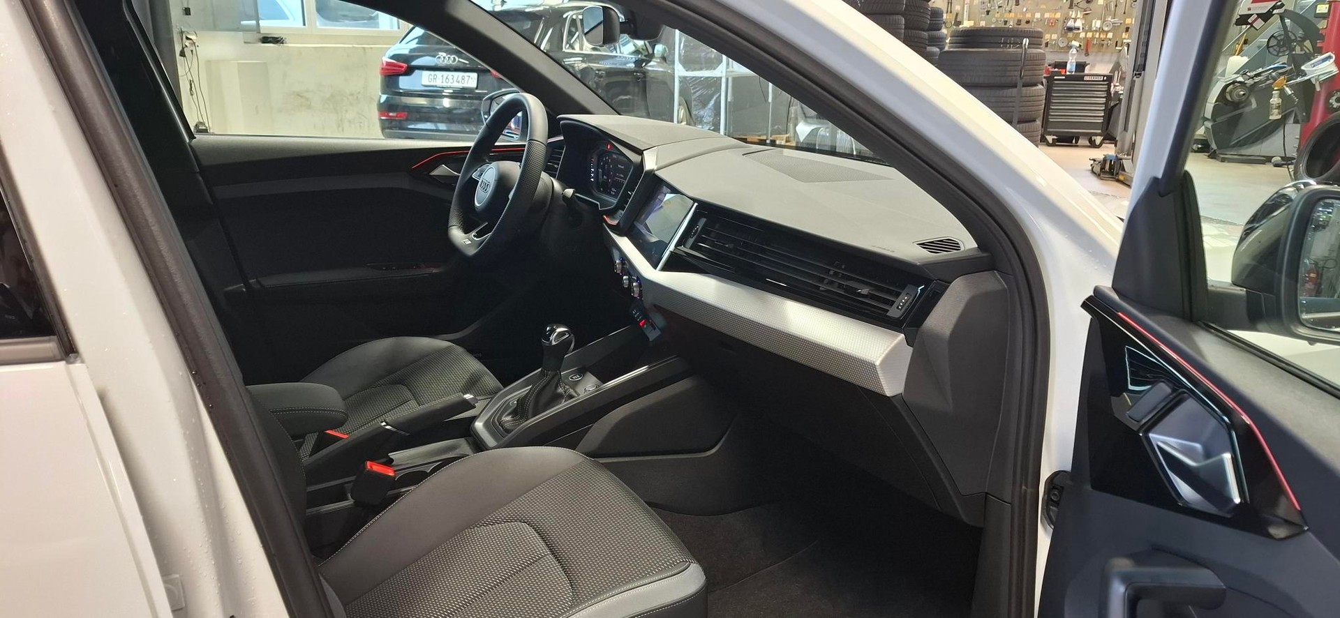 AUDI A1 Sportback 30 TFSI Attraction S-tronic-image-9