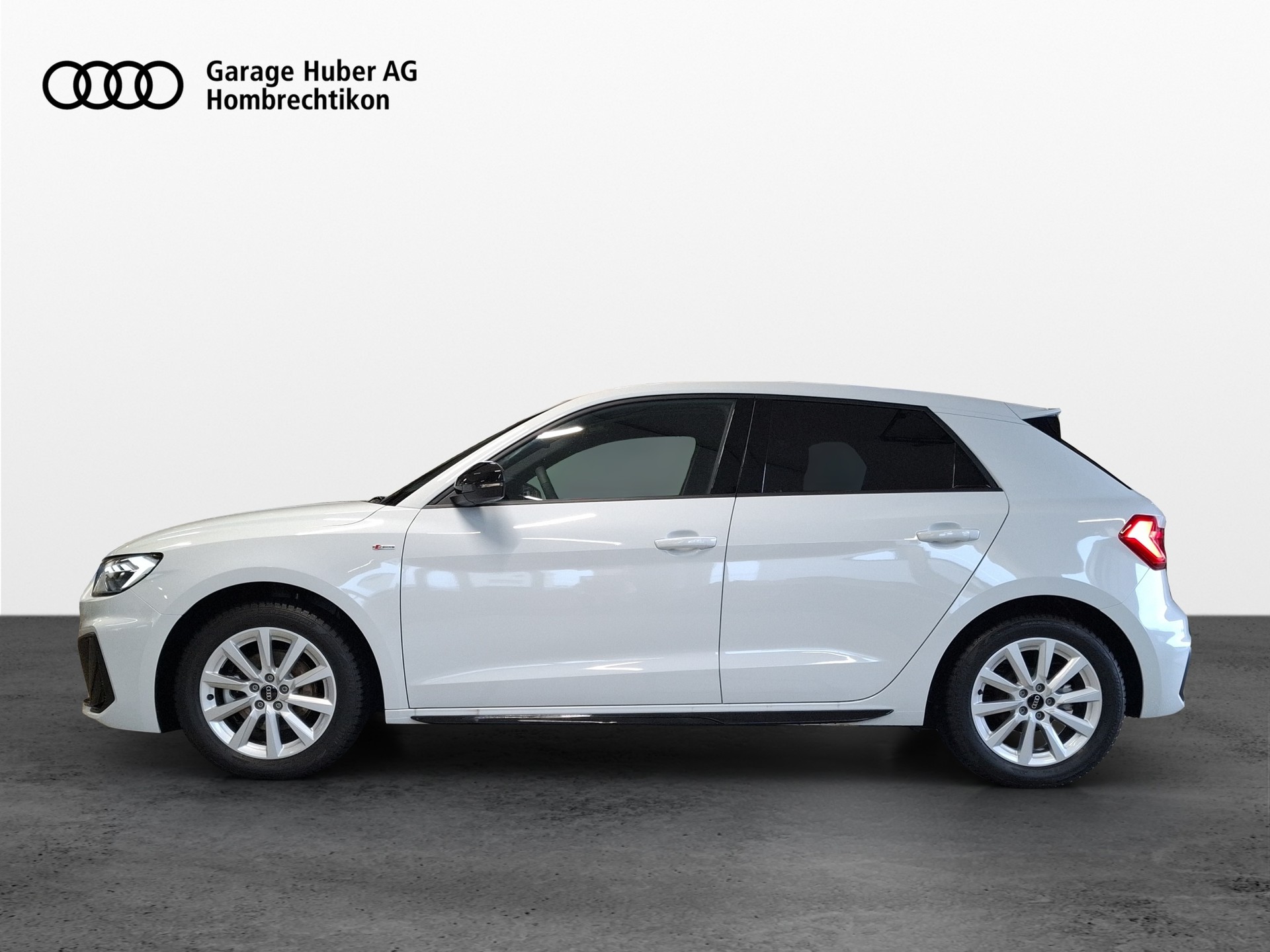 AUDI A1 Sportback 30 TFSI Attraction S-tronic-image-2