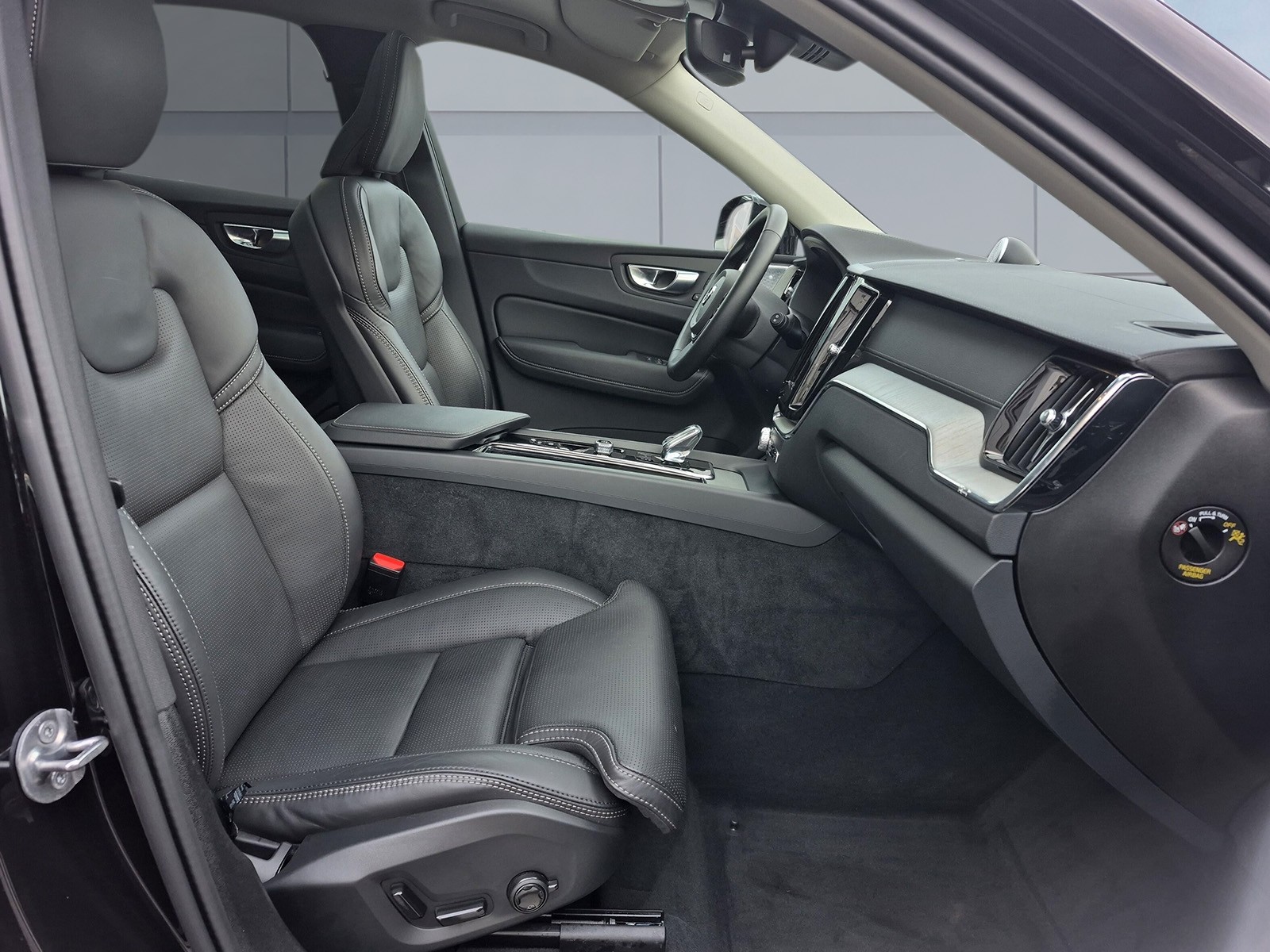 VOLVO XC60 2.0 T8 TE Black Edition eAWD-image-12