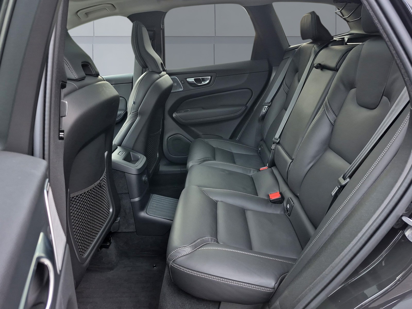VOLVO XC60 2.0 T8 TE Black Edition eAWD-image-14