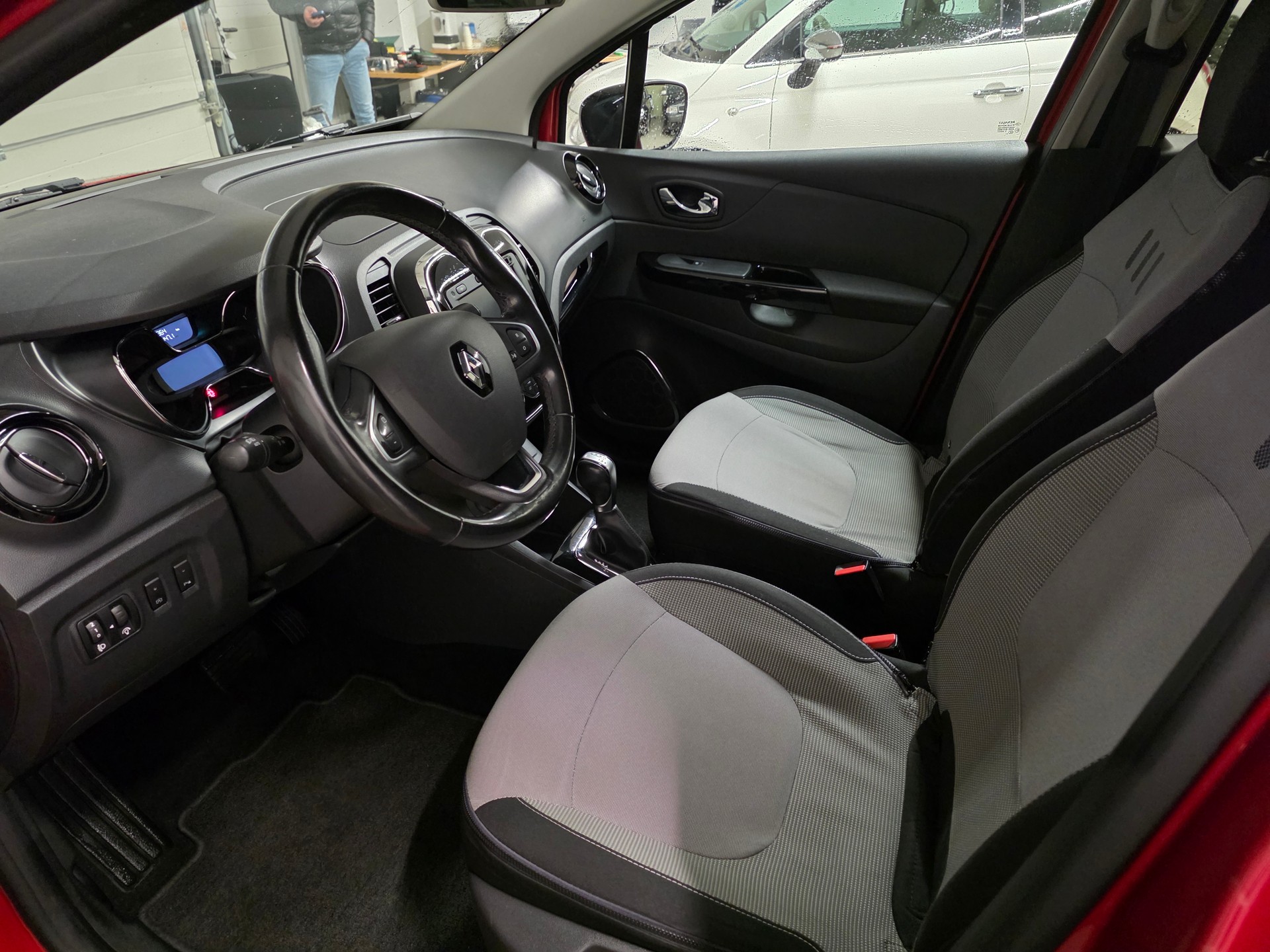 RENAULT Captur 1.5 dCi Intens EDC-showroom-element-3