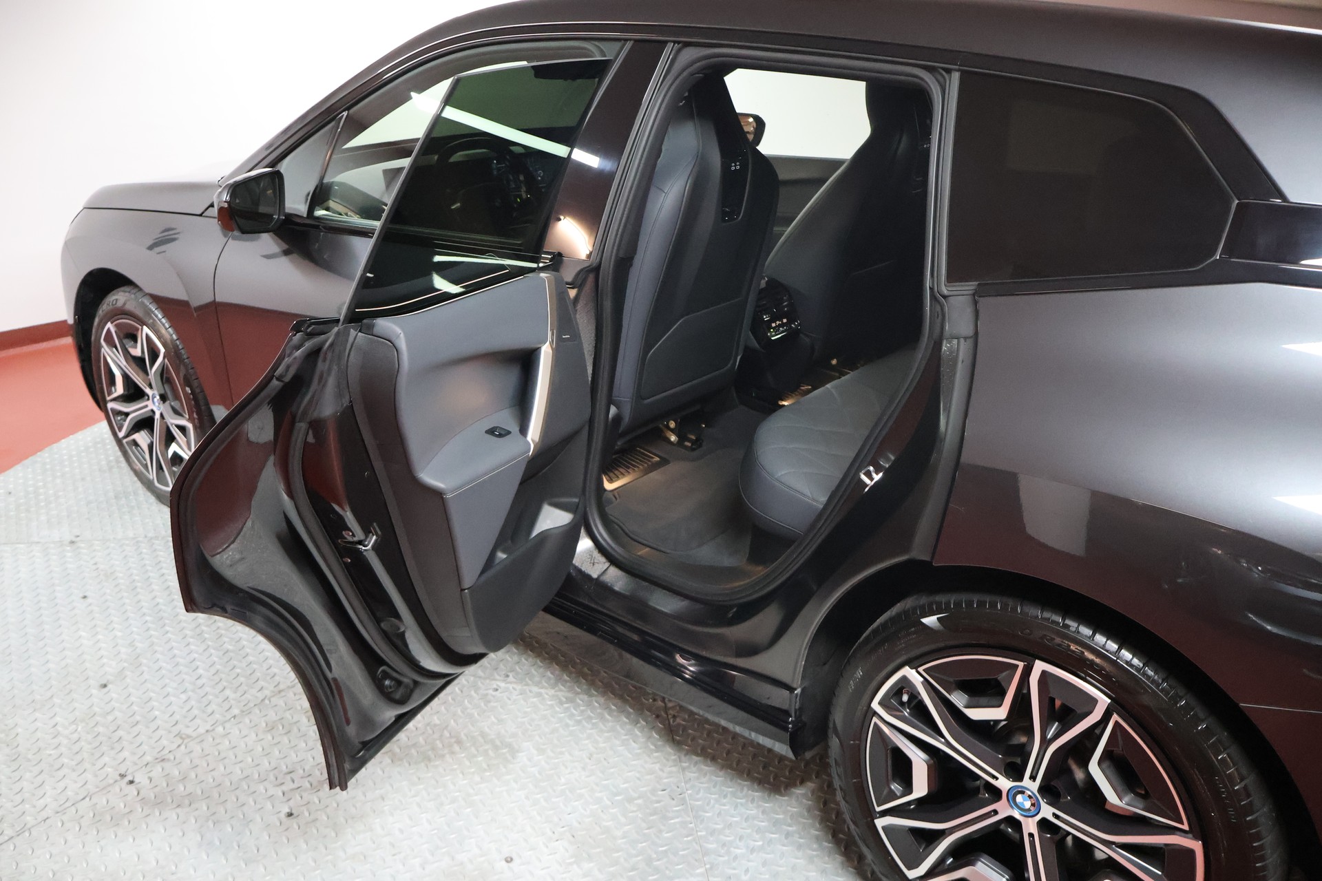 BMW iX xDrive40 SPORTPAKET-image-16