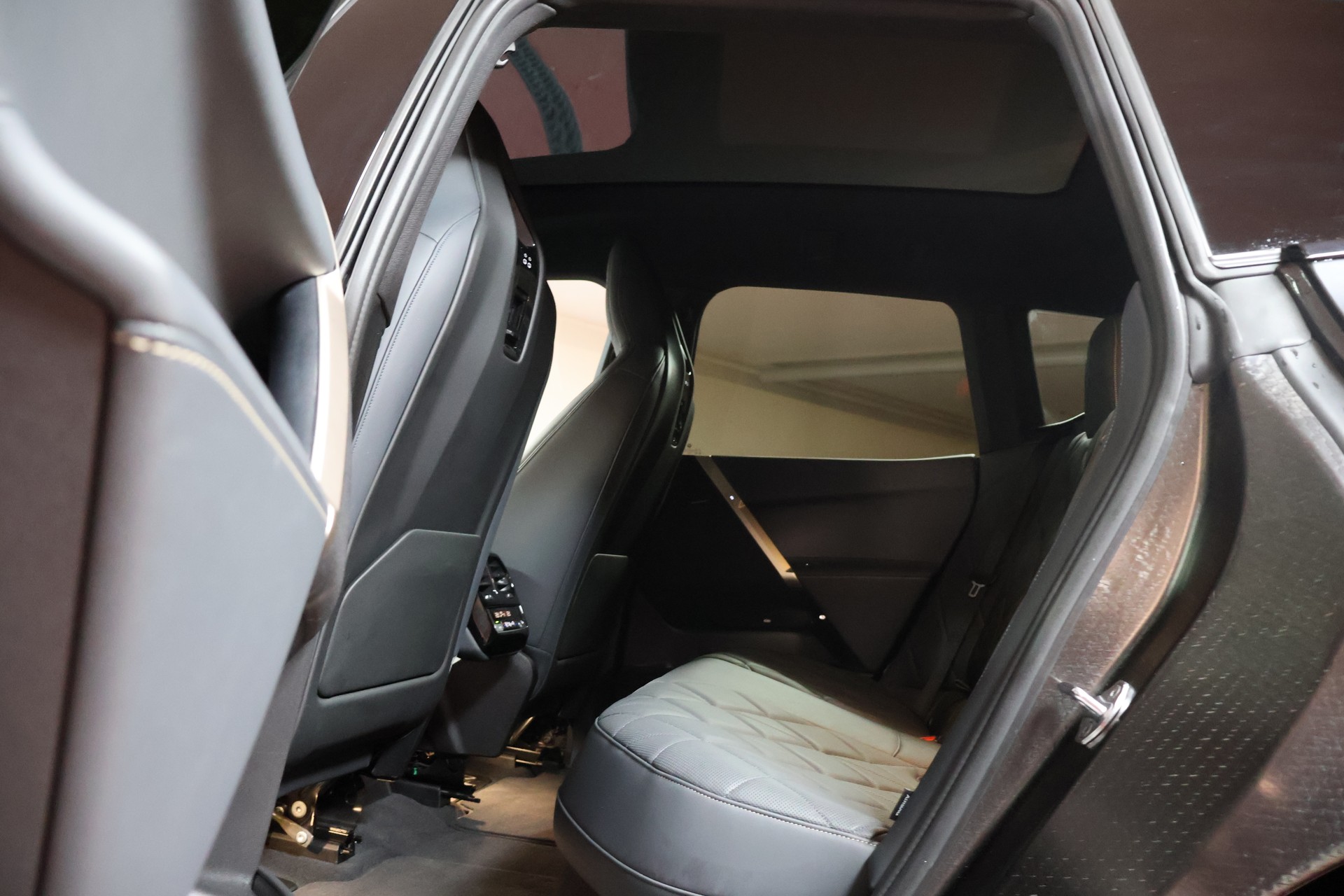 BMW iX xDrive40 SPORTPAKET-image-19