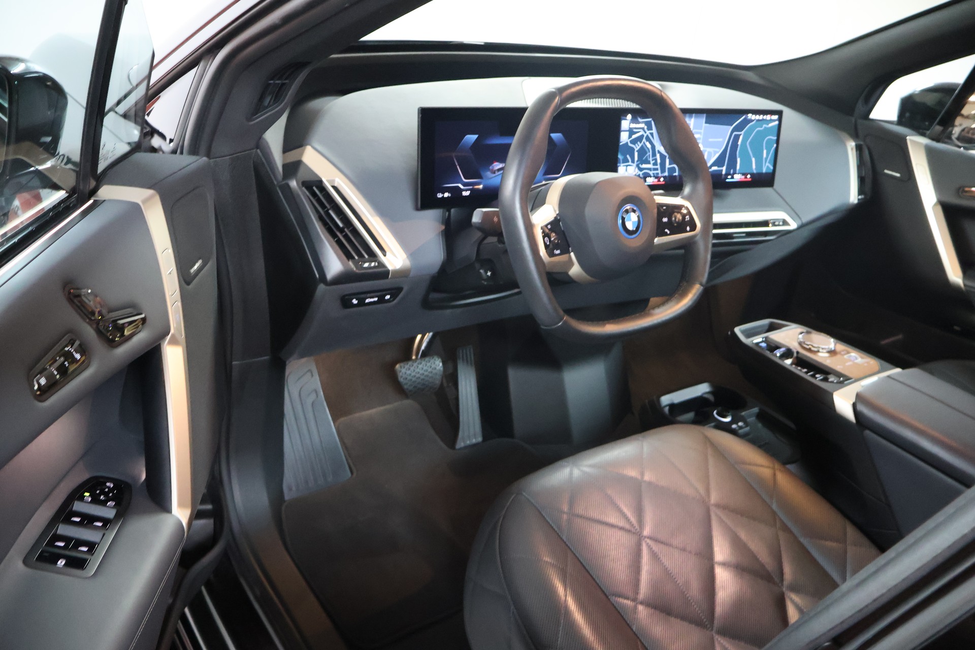 BMW iX xDrive40 SPORTPAKET-image-7