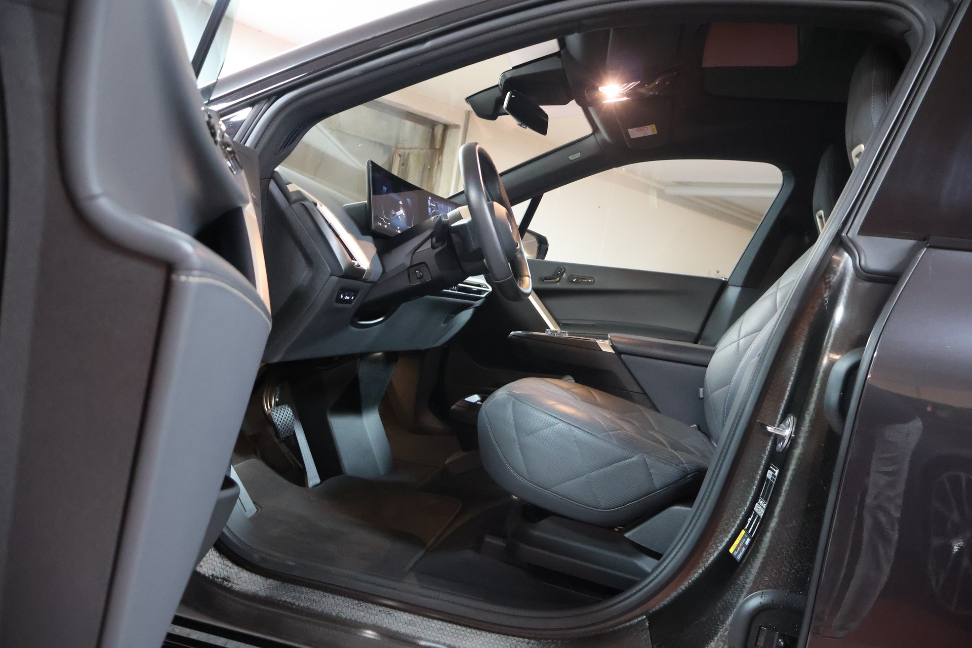 BMW iX xDrive40 SPORTPAKET-image-6