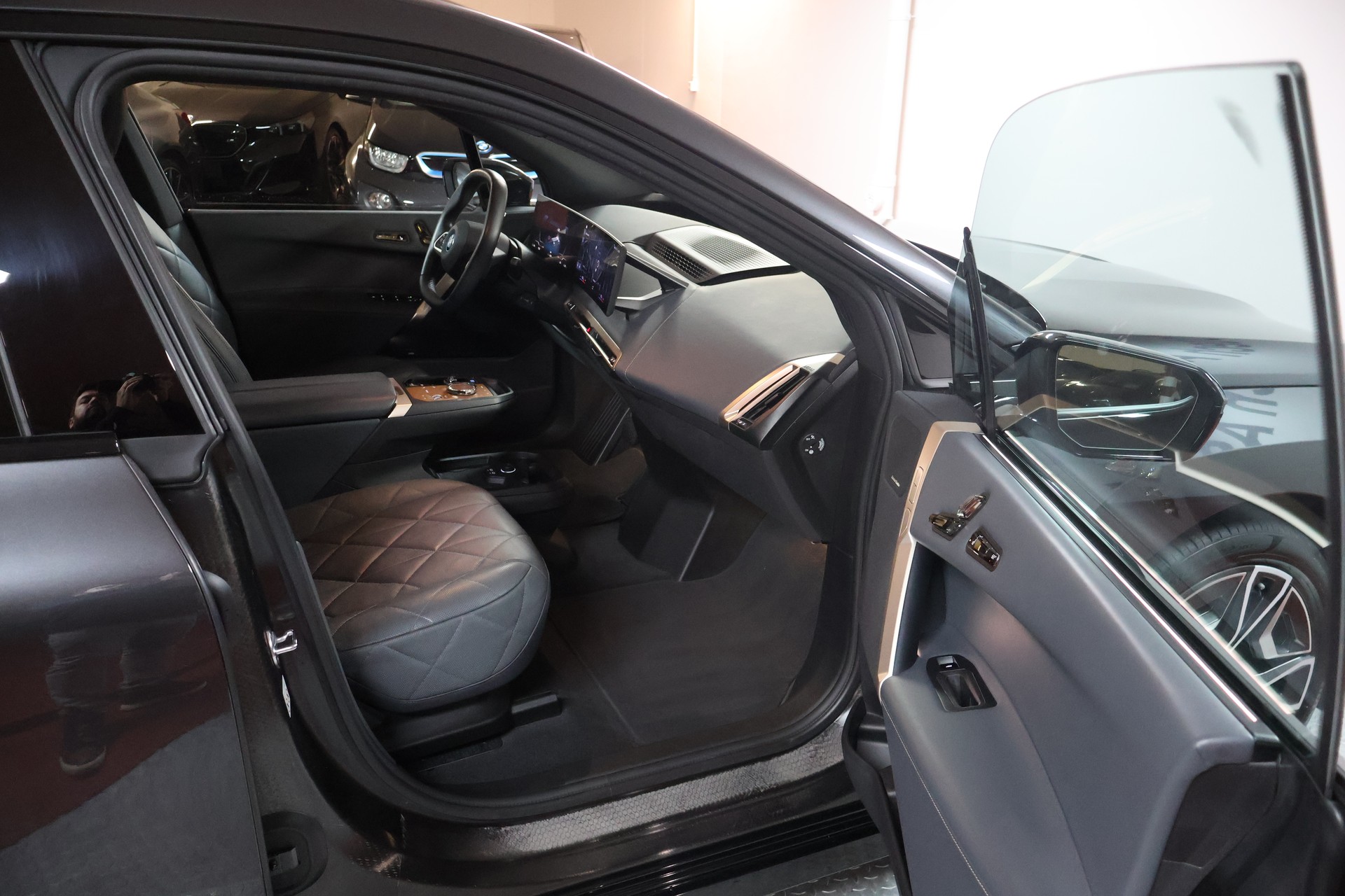BMW iX xDrive40 SPORTPAKET-image-14
