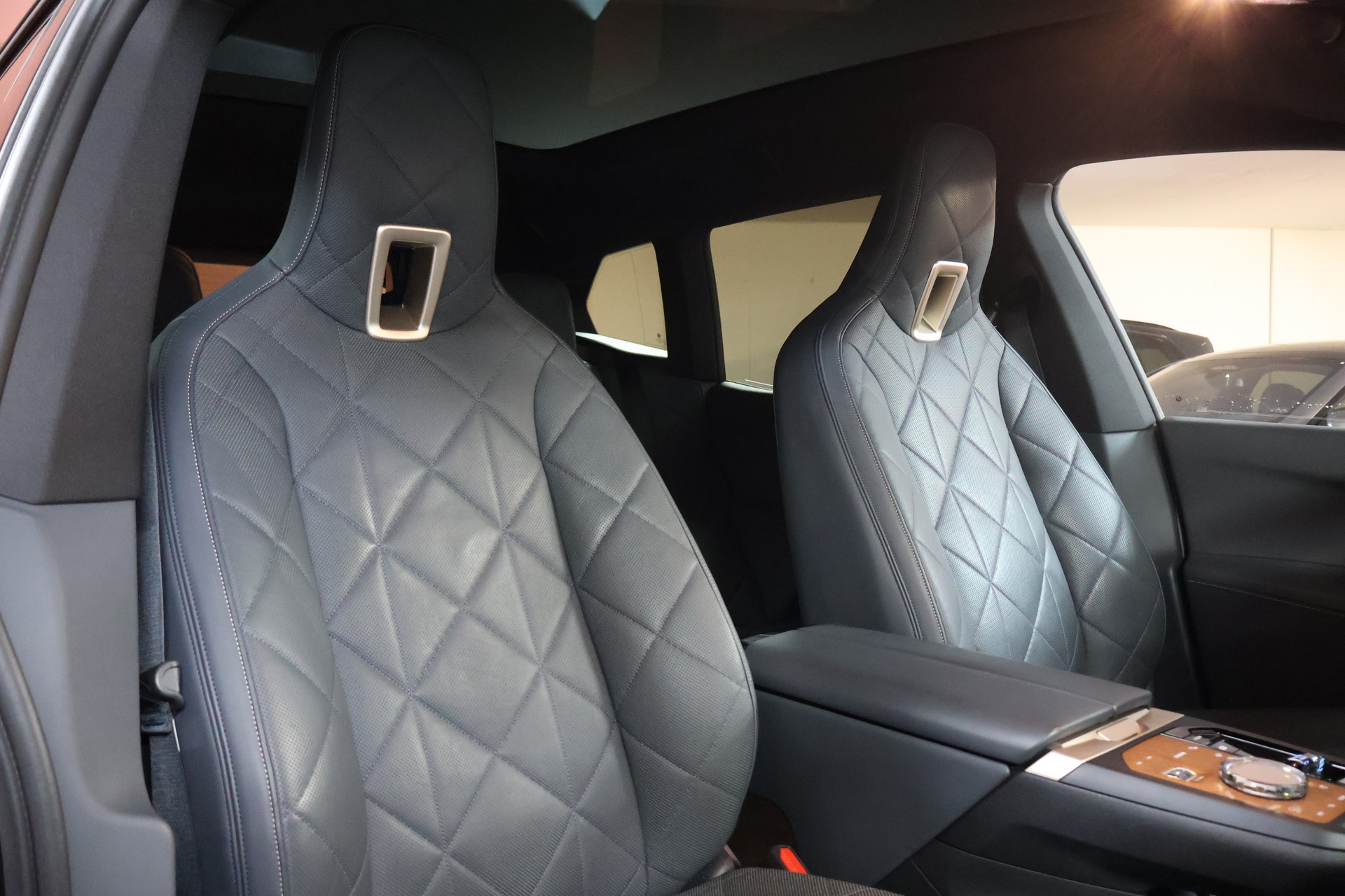 BMW iX xDrive40 SPORTPAKET-image-13