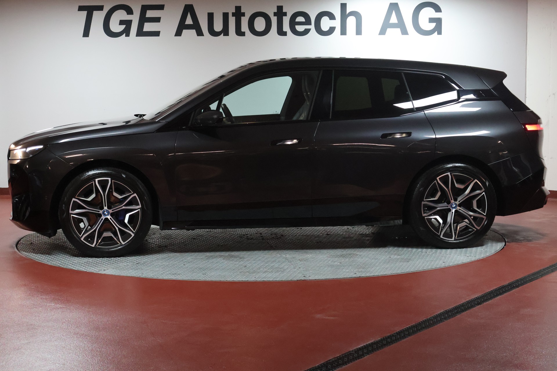 BMW iX xDrive40 SPORTPAKET-image-3