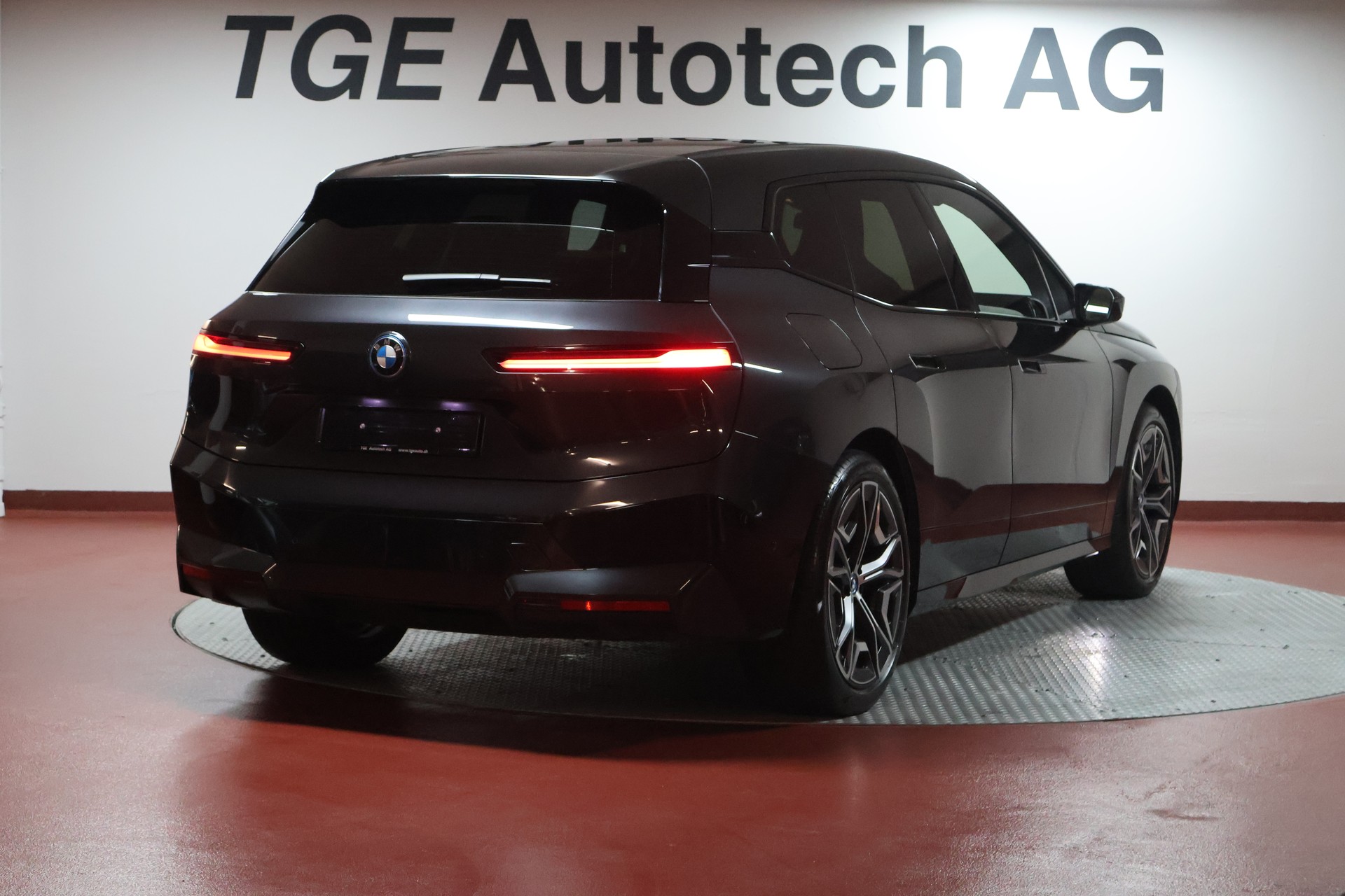 BMW iX xDrive40 SPORTPAKET-image-21