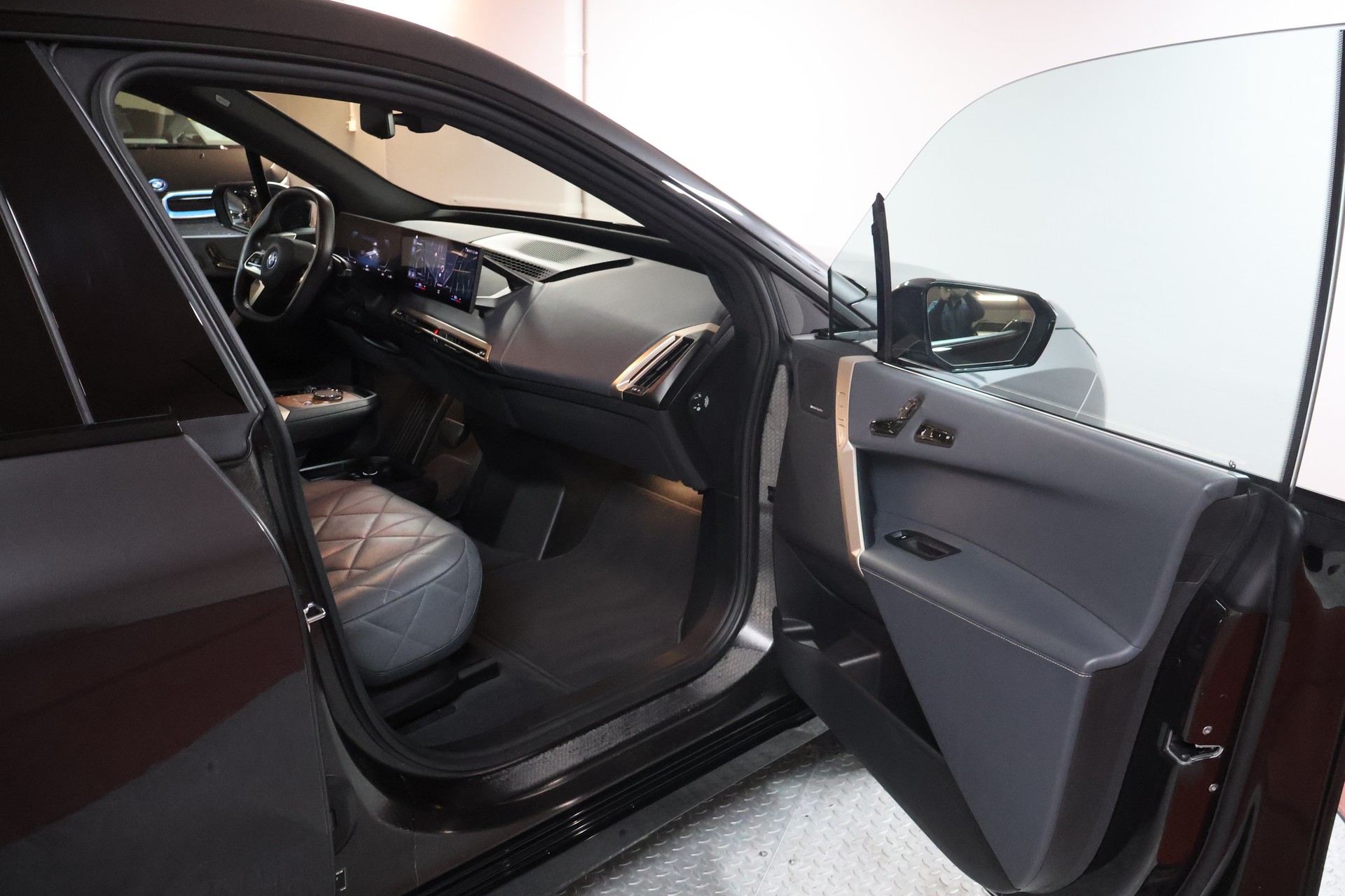 BMW iX xDrive40 SPORTPAKET-image-15