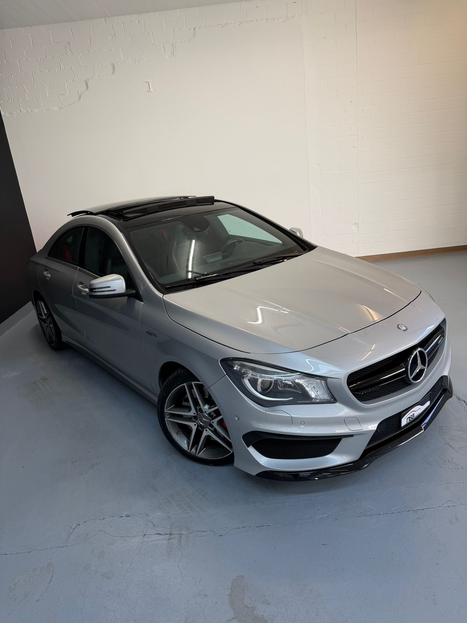 MERCEDES-BENZ CLA 45 AMG-showroom-element-3
