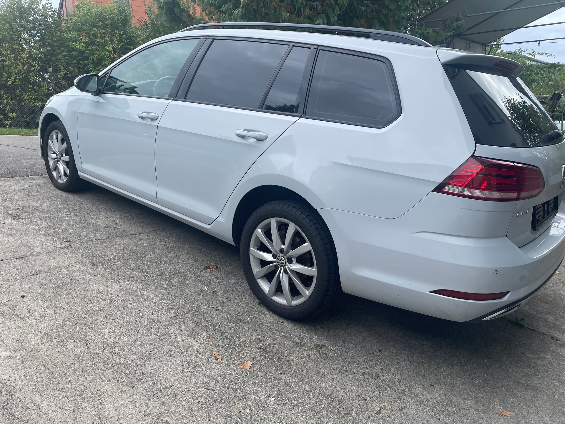VW Golf Variant 1.6 TDI Comfortline DSG-image-3