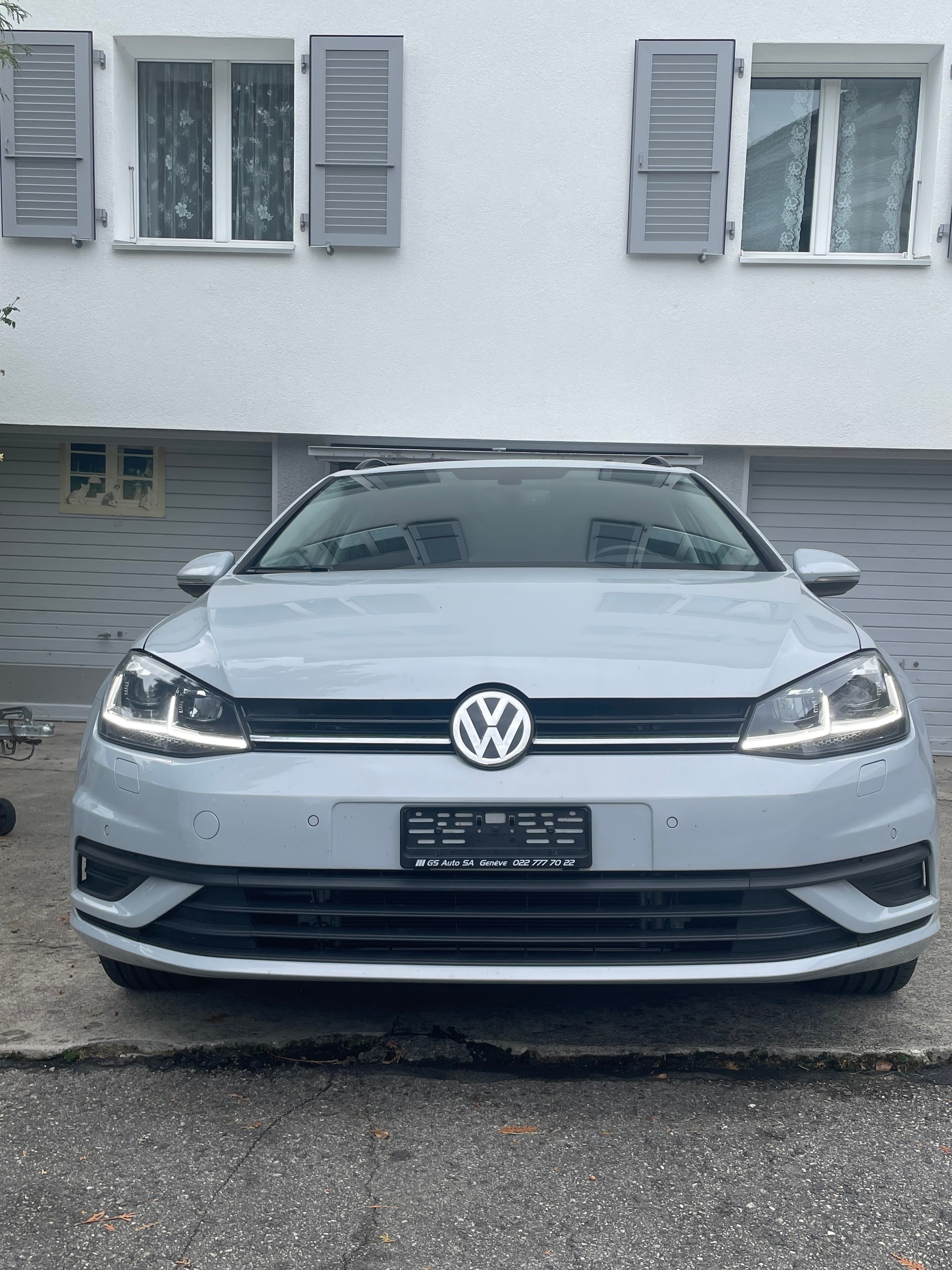VW Golf Variant 1.6 TDI Comfortline DSG-image-0