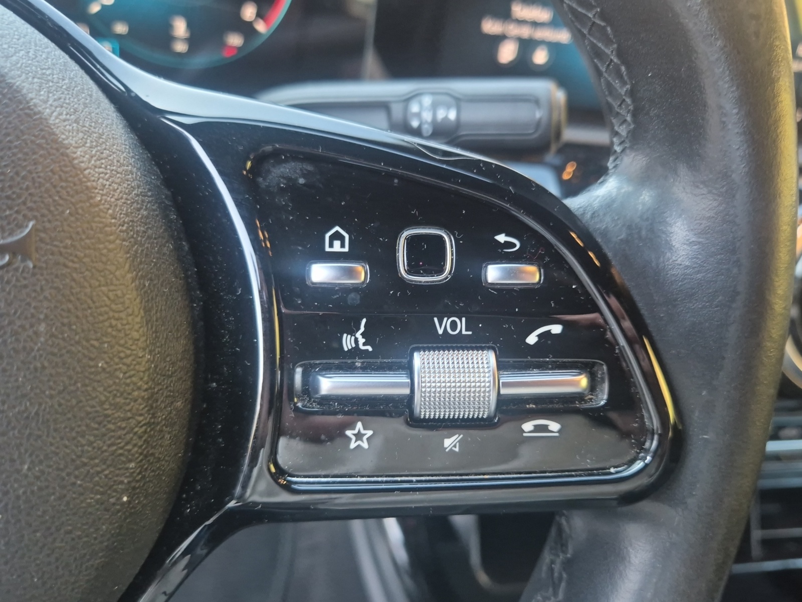 MERCEDES-BENZ A 180 d Edition Night Paket-image-21