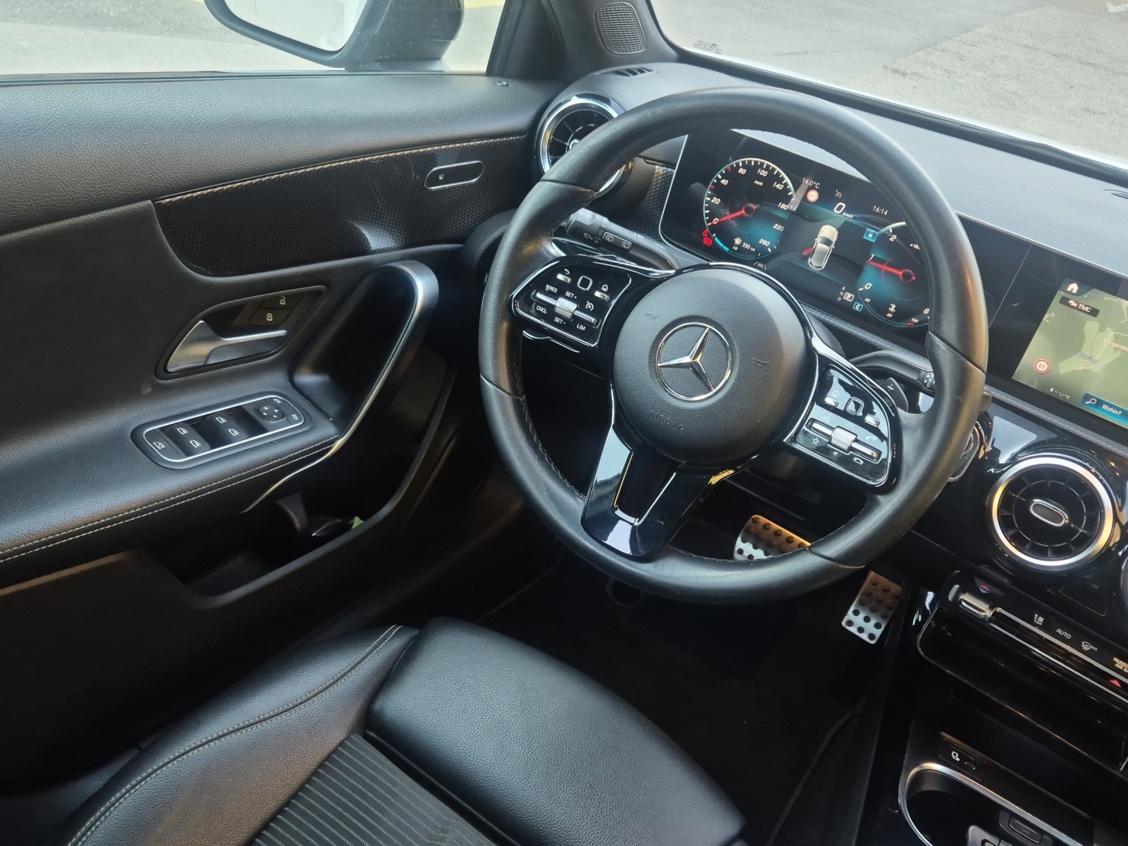 MERCEDES-BENZ A 180 d Edition Night Paket-image-22