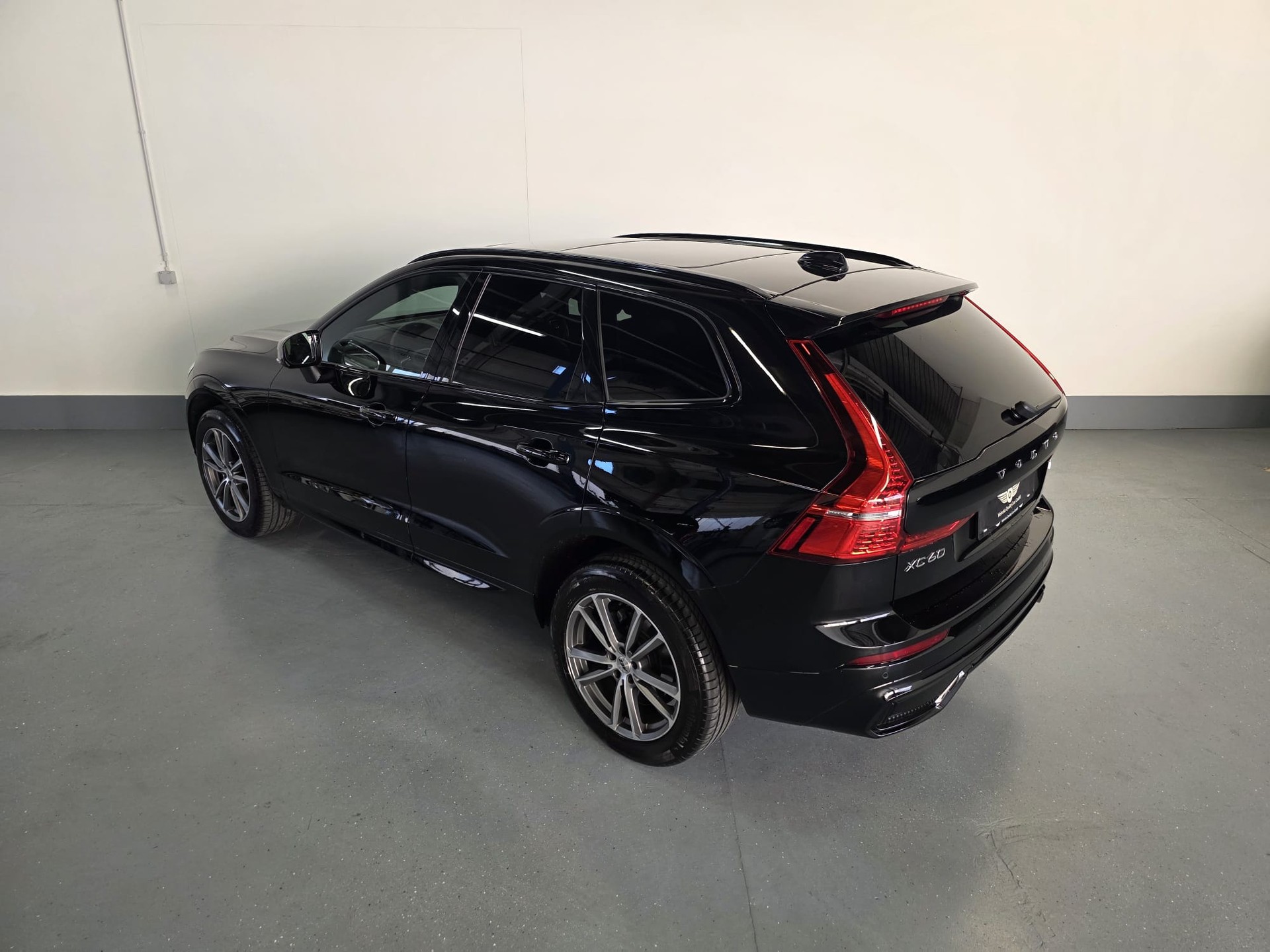 VOLVO XC60 B4 Diesel Mild Hybrid AWD Plus Dark Geartronic-image-8