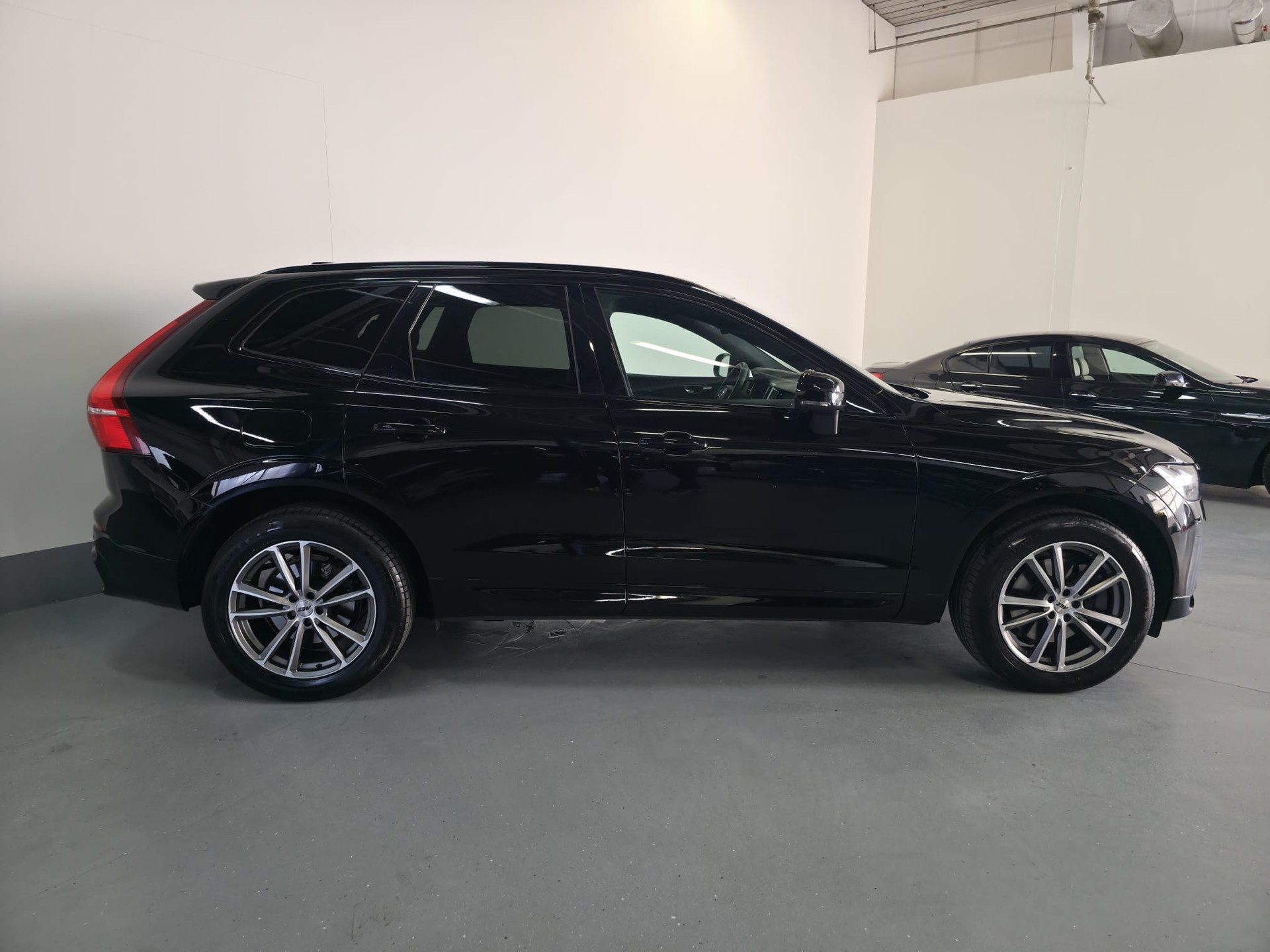 VOLVO XC60 B4 Diesel Mild Hybrid AWD Plus Dark Geartronic-image-6