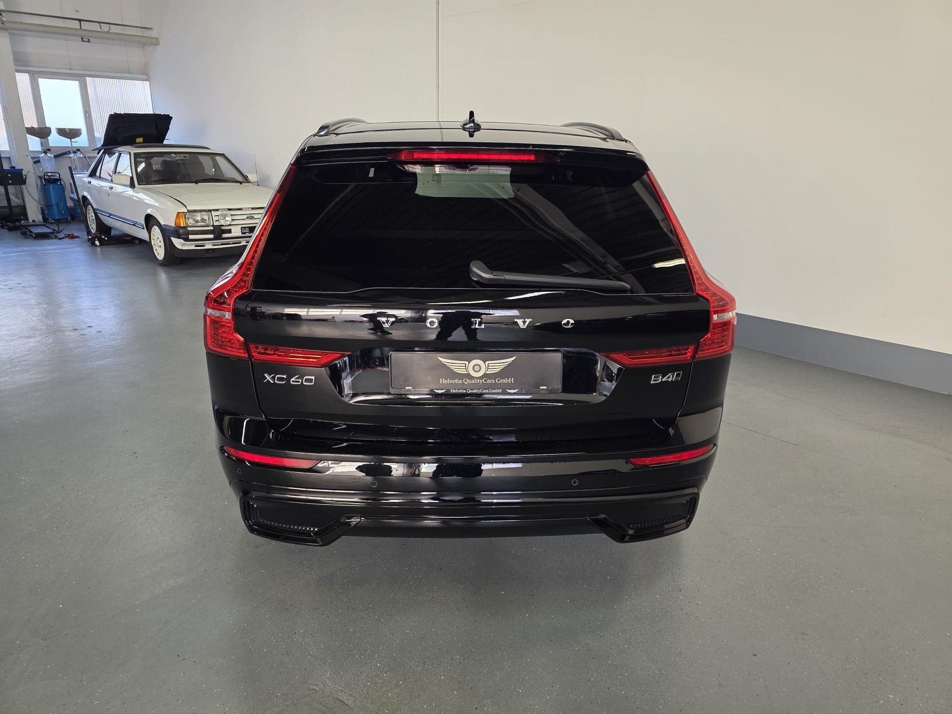 VOLVO XC60 B4 Diesel Mild Hybrid AWD Plus Dark Geartronic-image-12