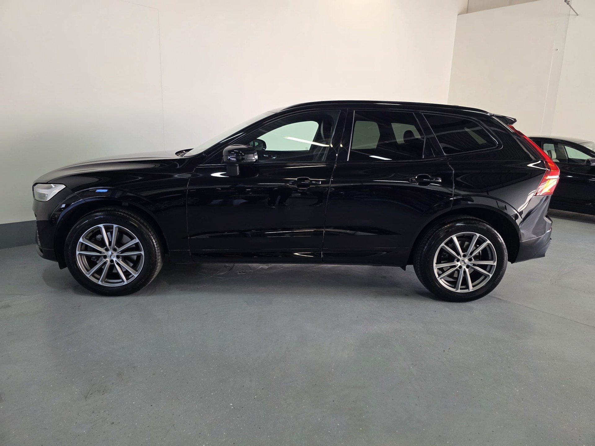 VOLVO XC60 B4 Diesel Mild Hybrid AWD Plus Dark Geartronic-image-7