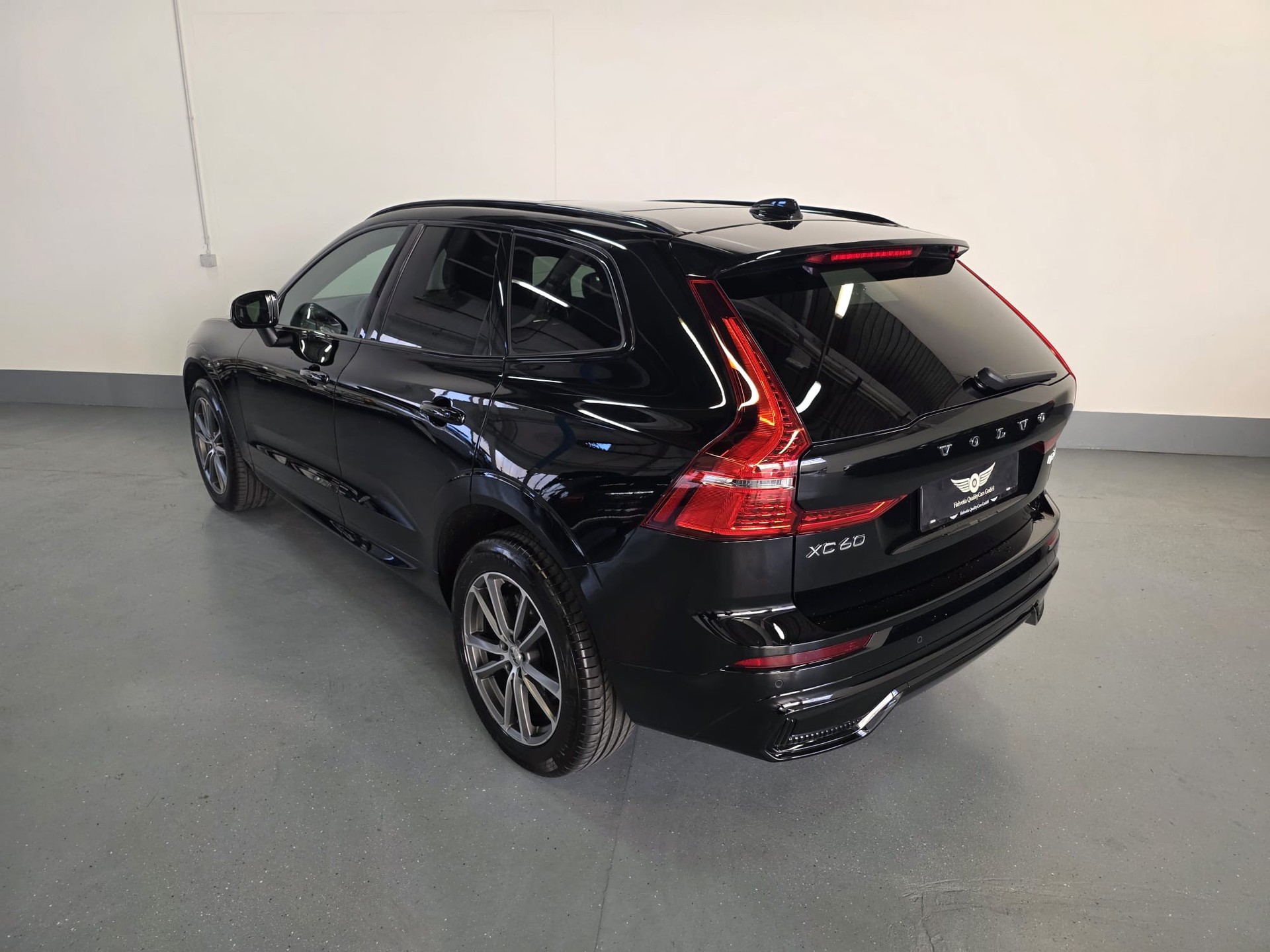 VOLVO XC60 B4 Diesel Mild Hybrid AWD Plus Dark Geartronic-image-11