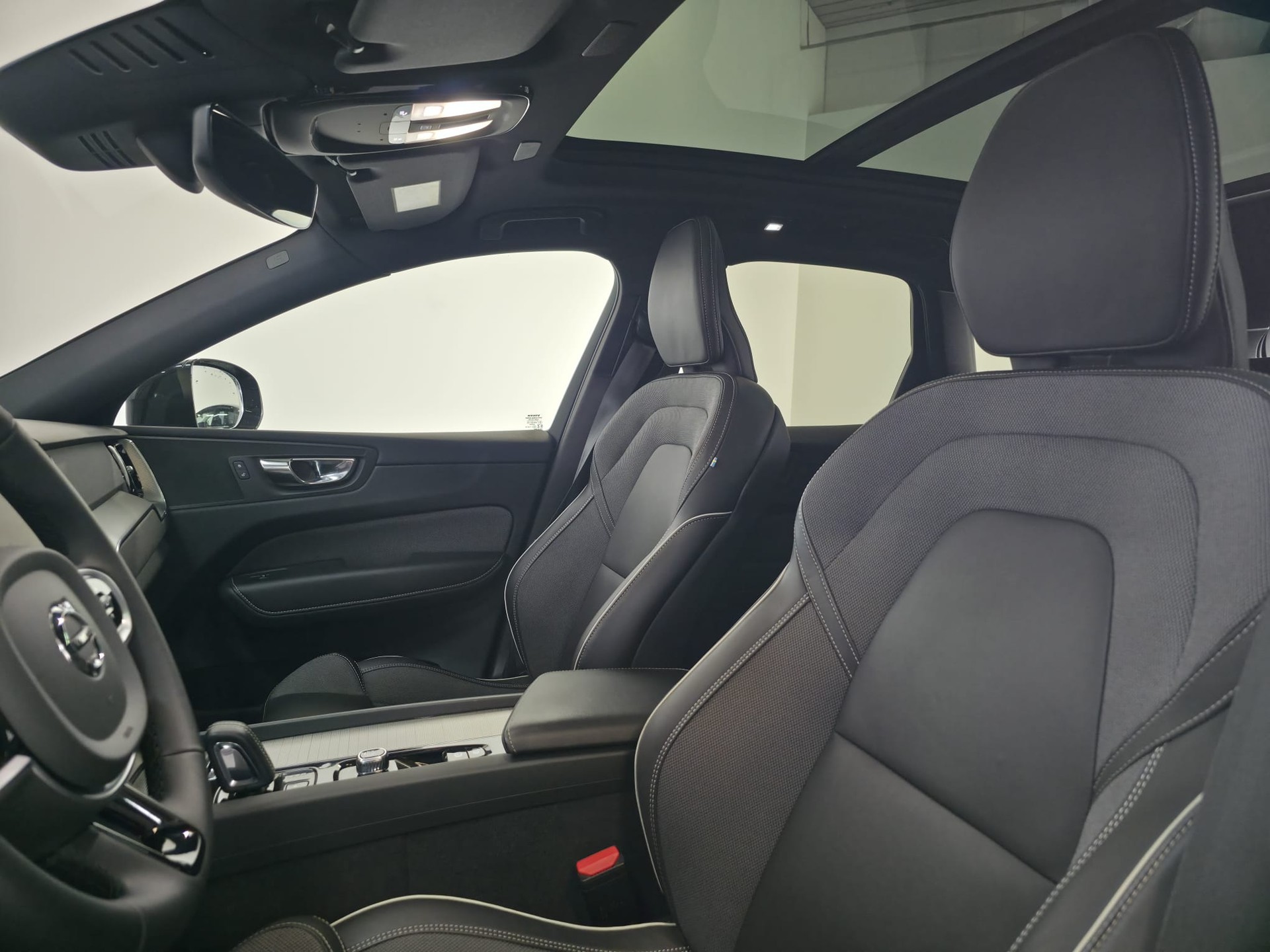 VOLVO XC60 B4 Diesel Mild Hybrid AWD Plus Dark Geartronic-image-17