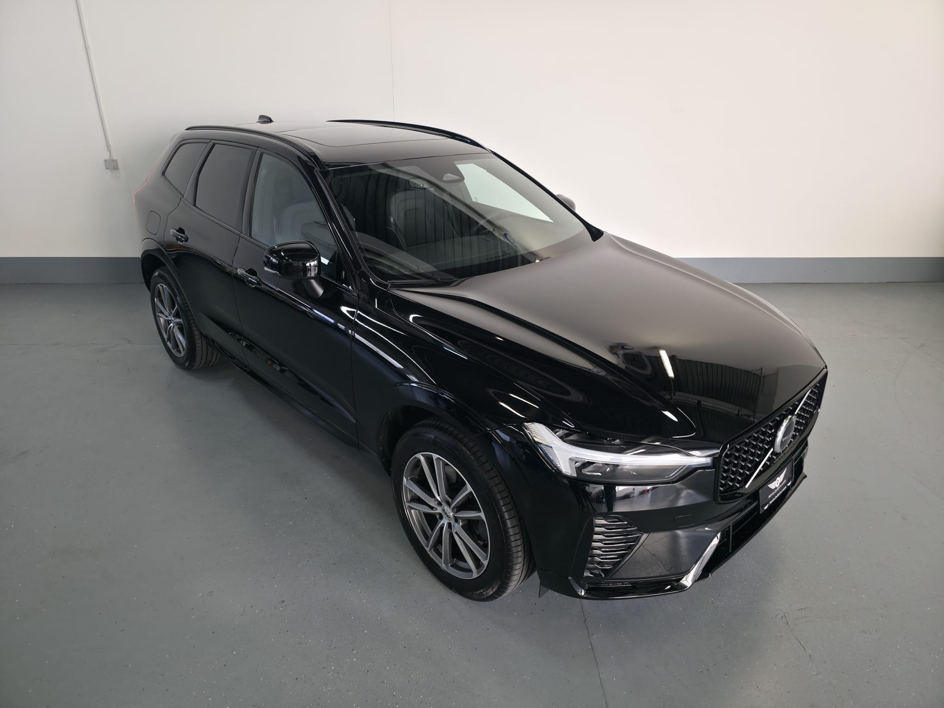 VOLVO XC60 B4 Diesel Mild Hybrid AWD Plus Dark Geartronic