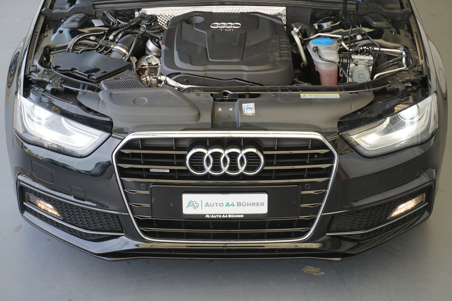 AUDI A4 Avant 2.0 TDI quattro S-Line 190PS-image-12