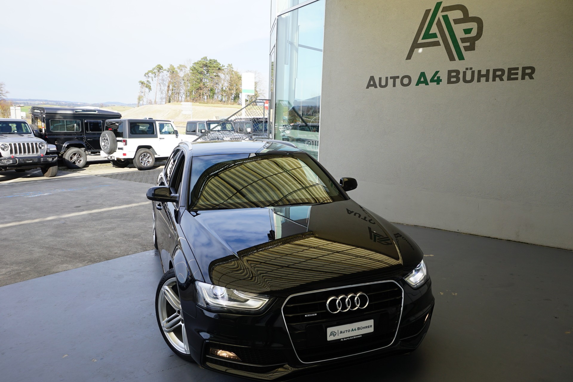 AUDI A4 Avant 2.0 TDI quattro S-Line 190PS-image-2